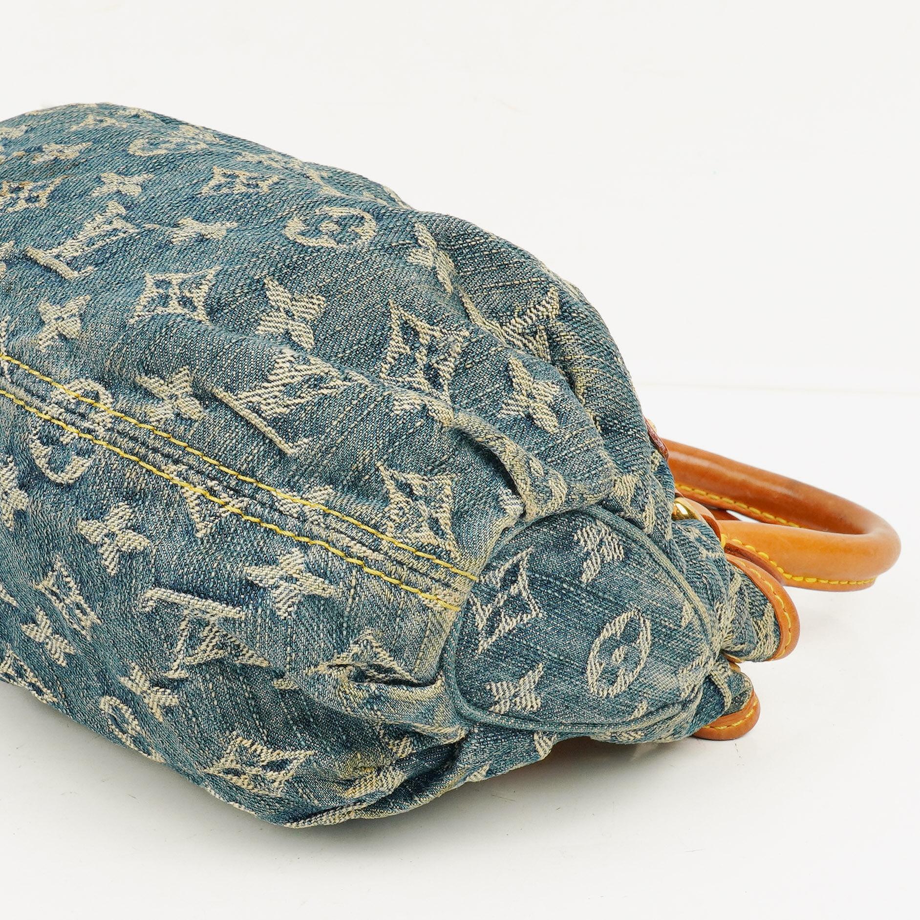 Louis Vuitton Pleaty Tasche aus blauem Monogram Denim