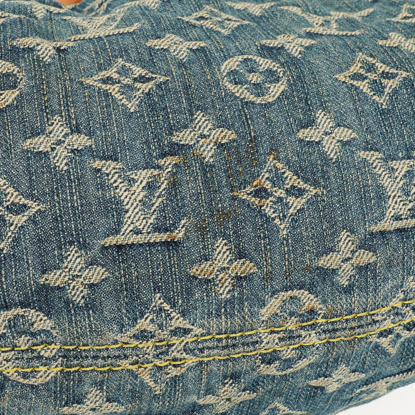 Louis Vuitton Pleaty Tasche aus blauem Monogram Denim