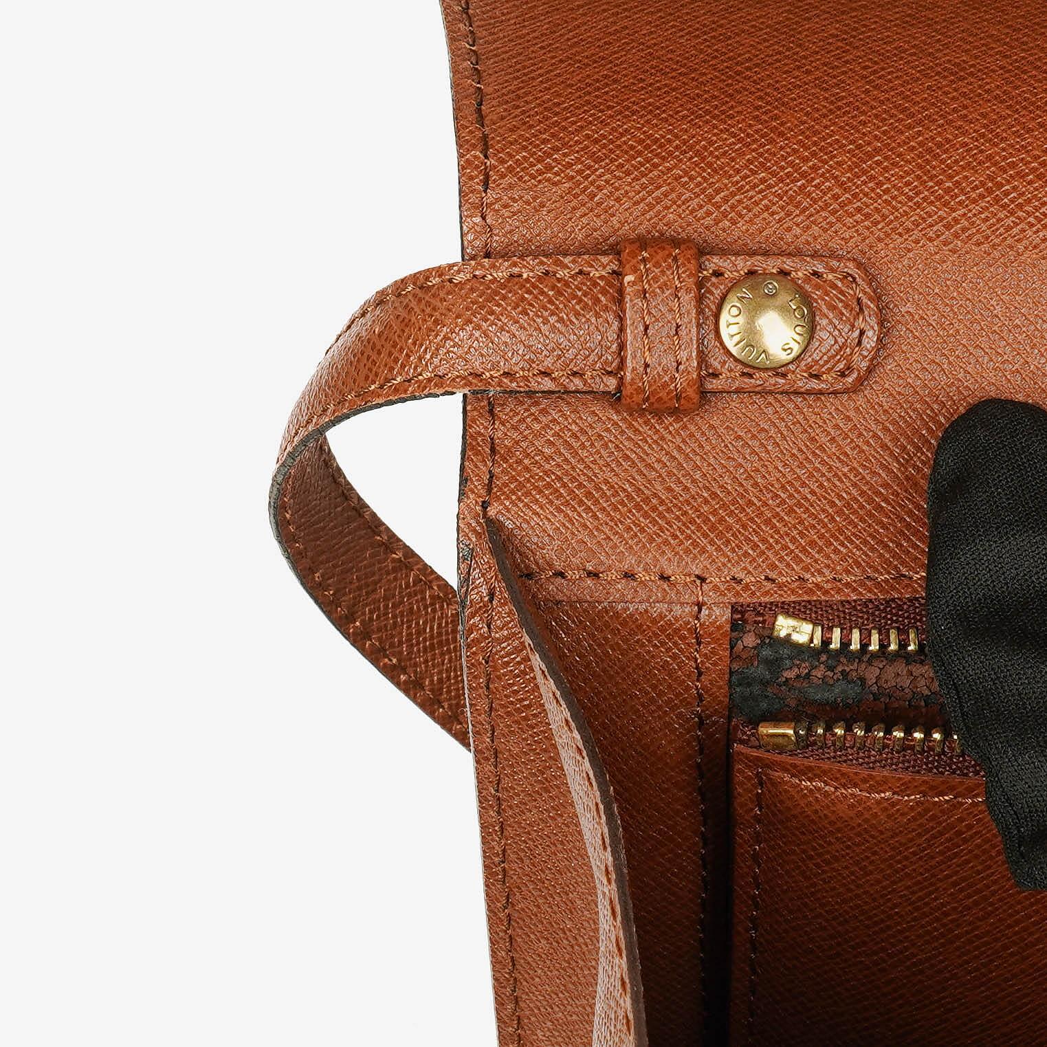 Louis Vuitton Pochette aus bordeauxfarbenem Monogramm Canvas