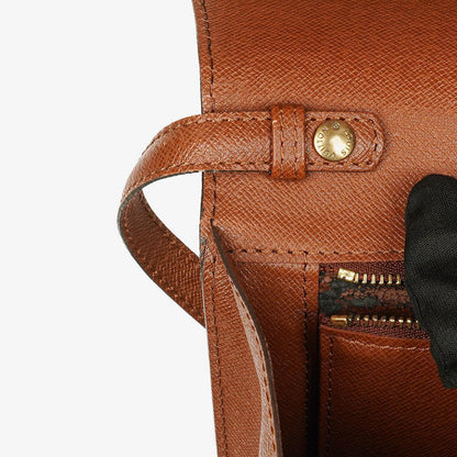 Louis Vuitton Pochette aus bordeauxfarbenem Monogramm Canvas