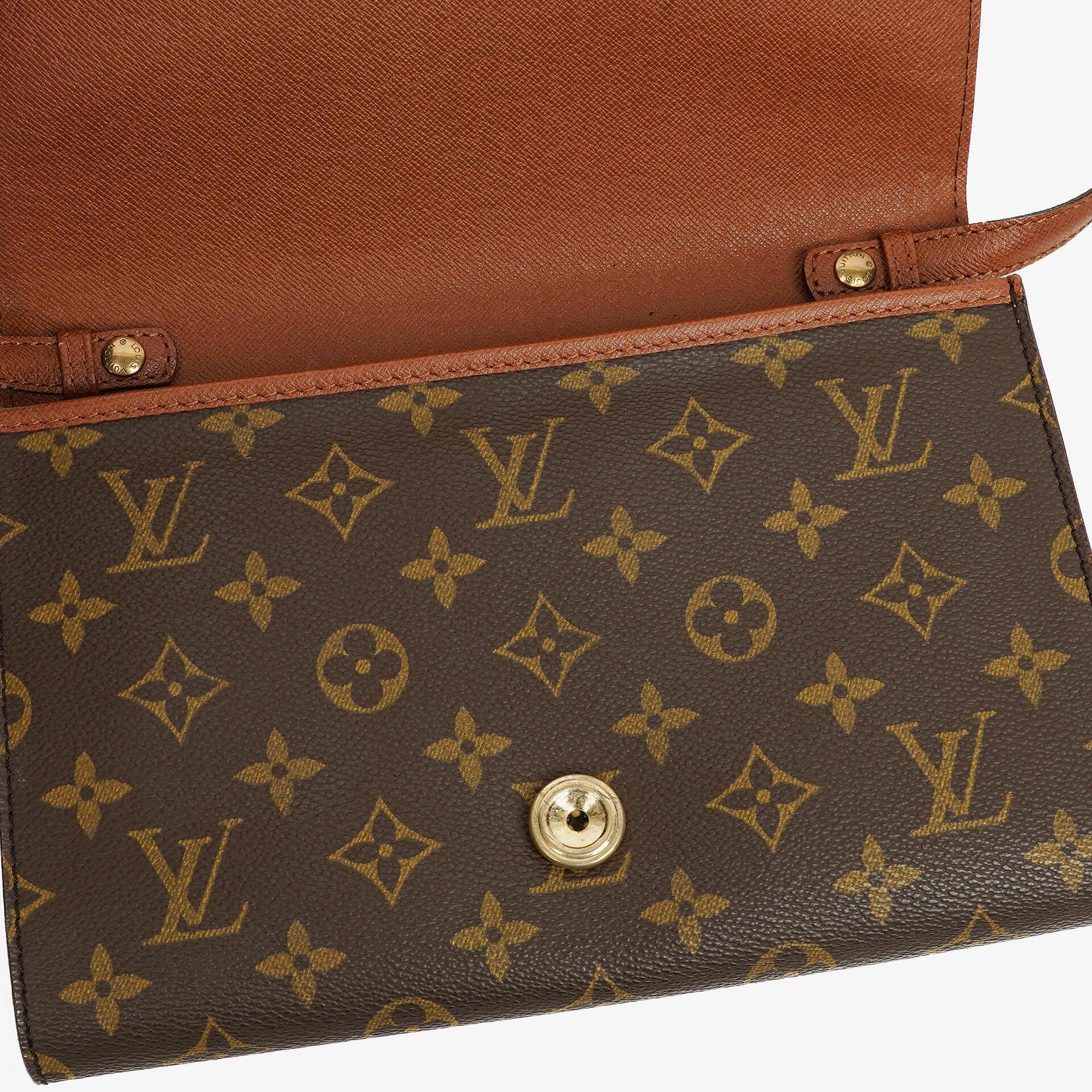 Louis Vuitton Pochette aus bordeauxfarbenem Monogramm Canvas