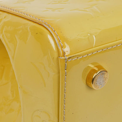 Louis Vuitton Brea MM Tasche aus citrinfarbenem Monogram Vernis