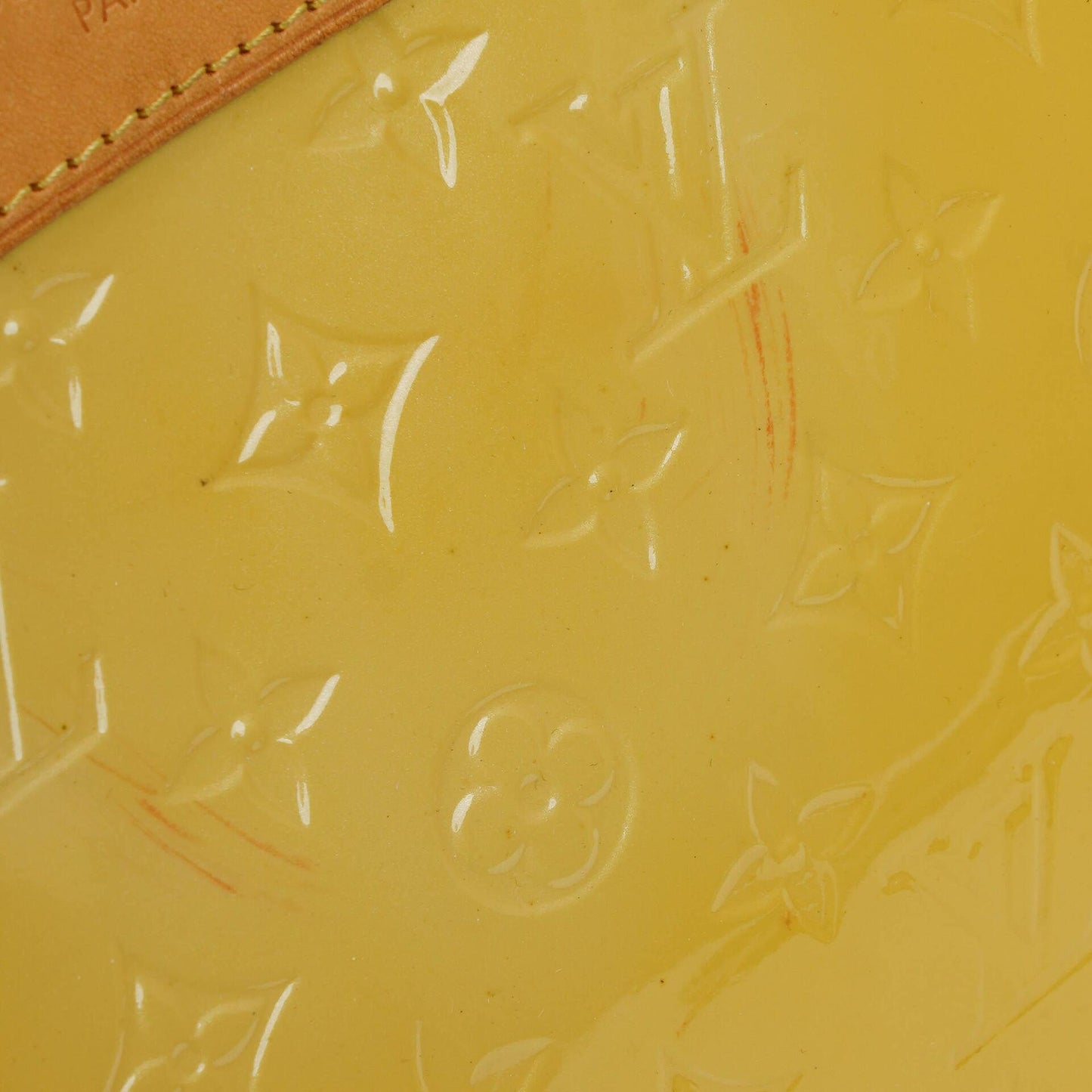 Louis Vuitton Brea MM Tasche aus citrinfarbenem Monogram Vernis