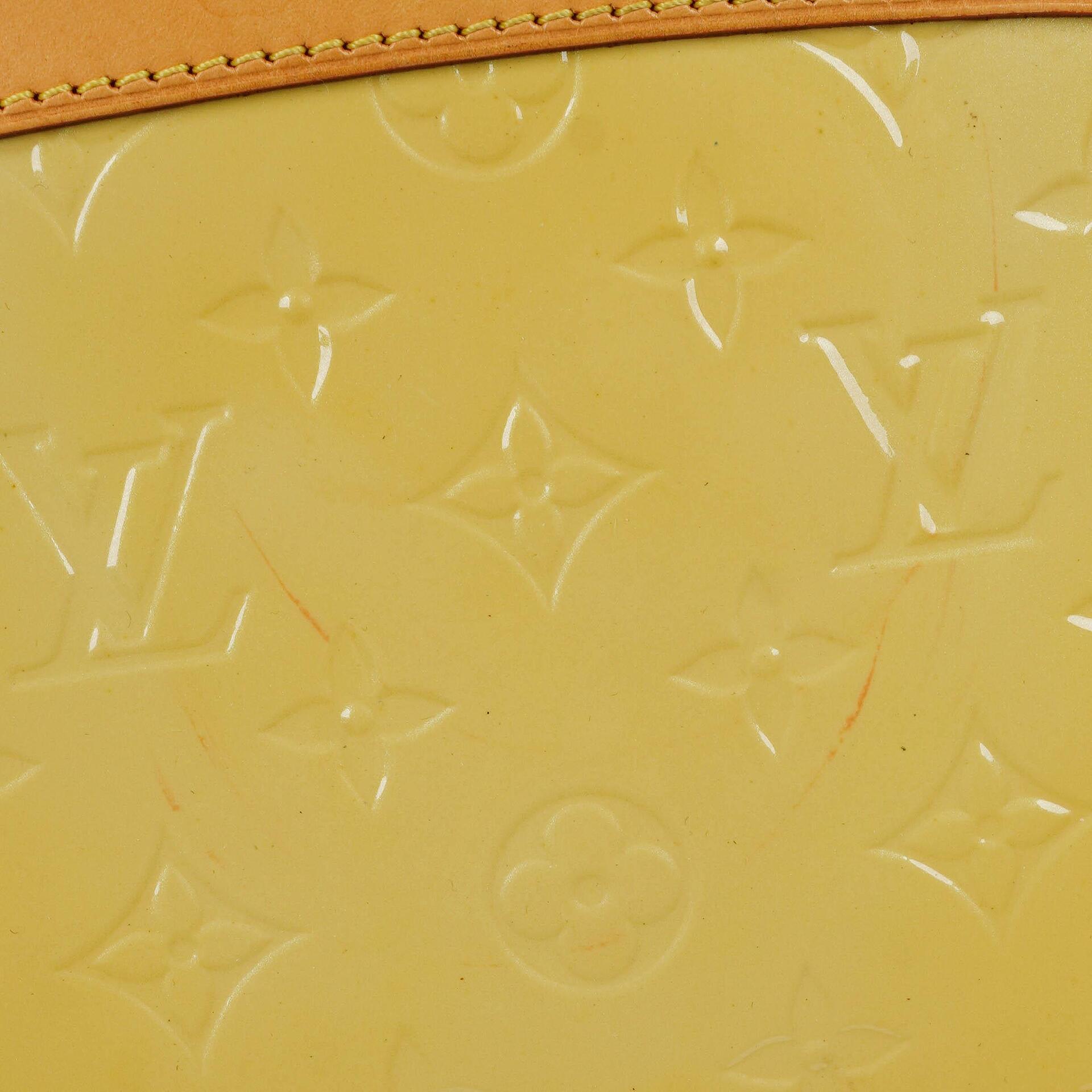 Louis Vuitton Brea MM Tasche aus citrinfarbenem Monogram Vernis
