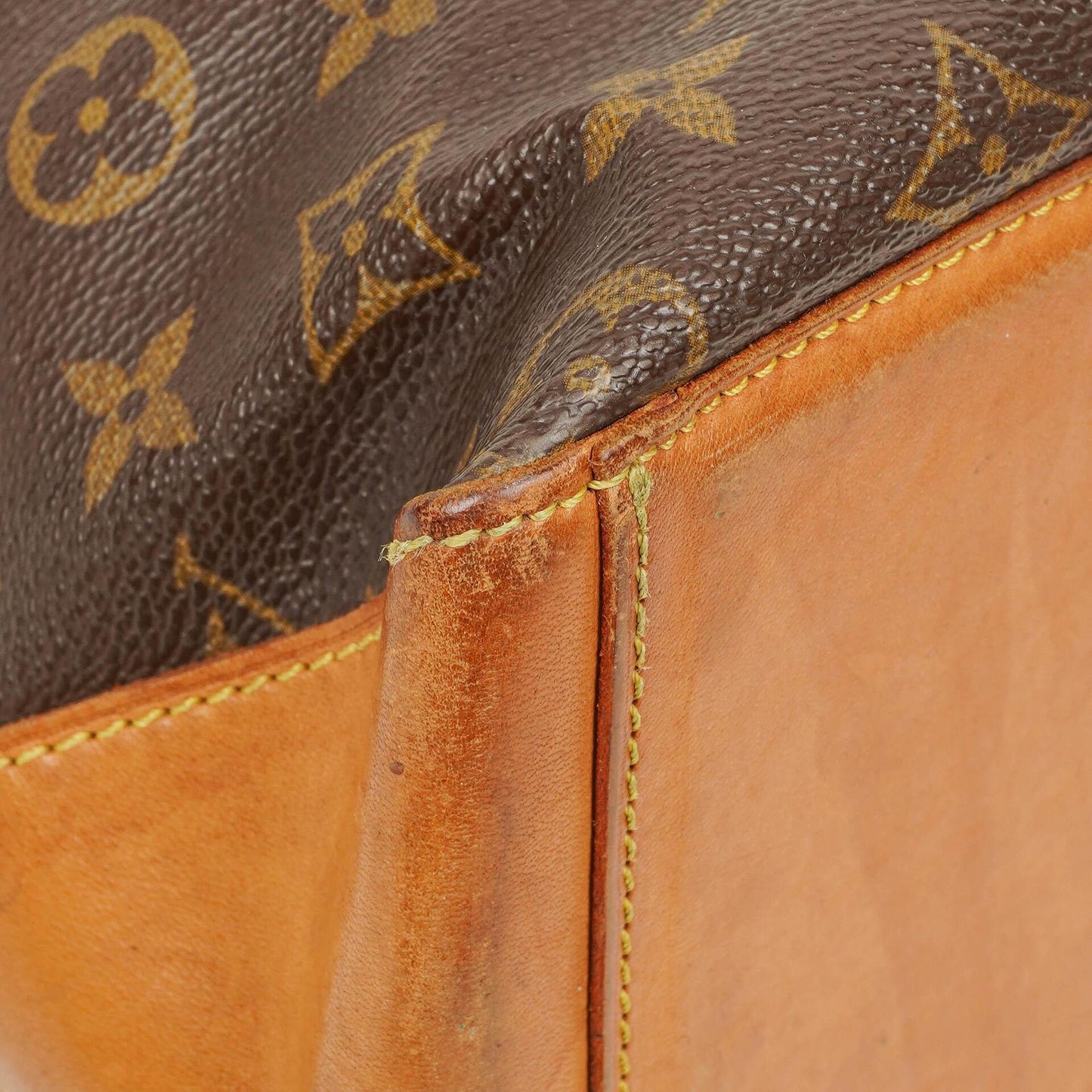 Louis Vuitton Cabas Mezzo Schultertasche aus Monogram Canvas