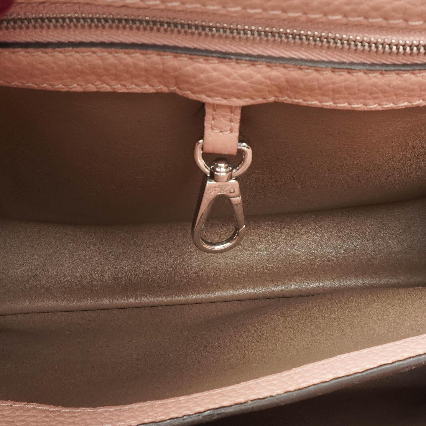 Louis Vuitton Capucines MM Handtasche aus pinkem Leder