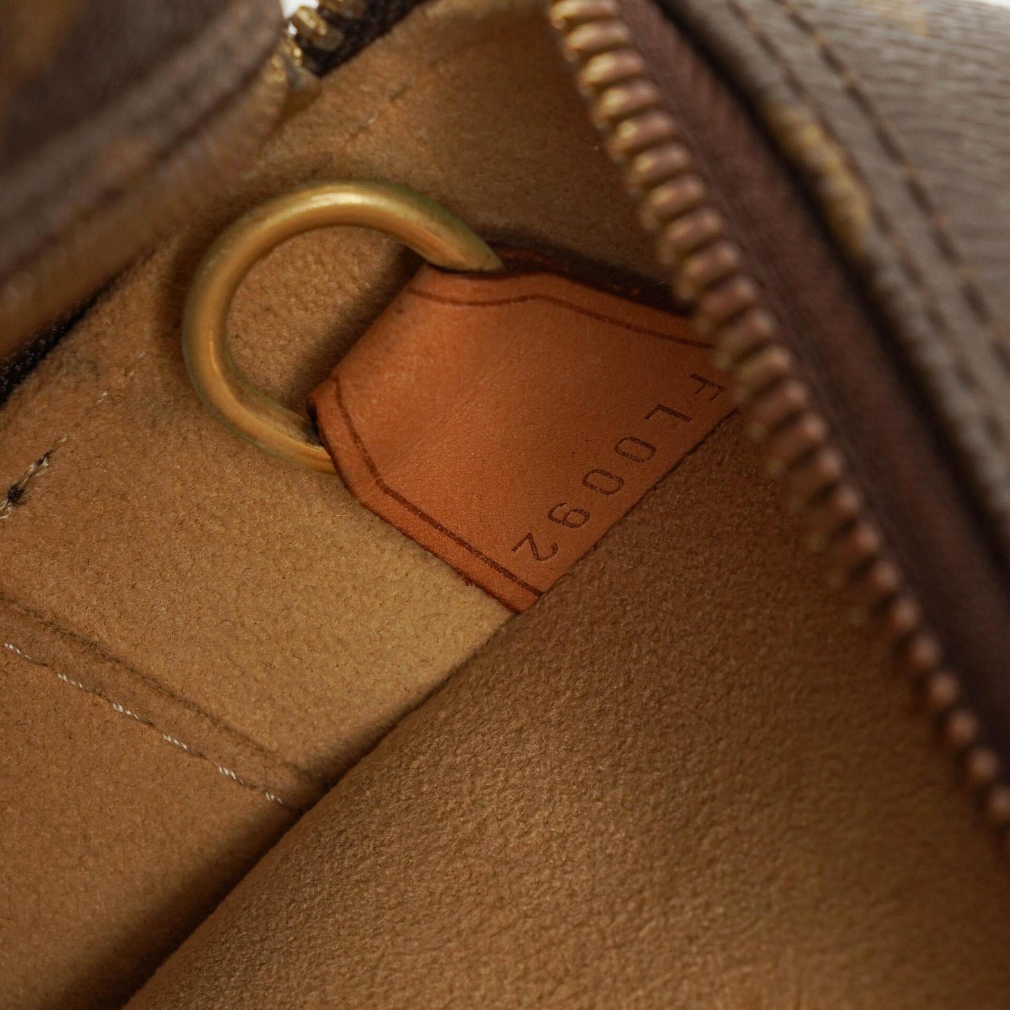 Louis Vuitton Cite GM Monogram Canvas Schultertasche