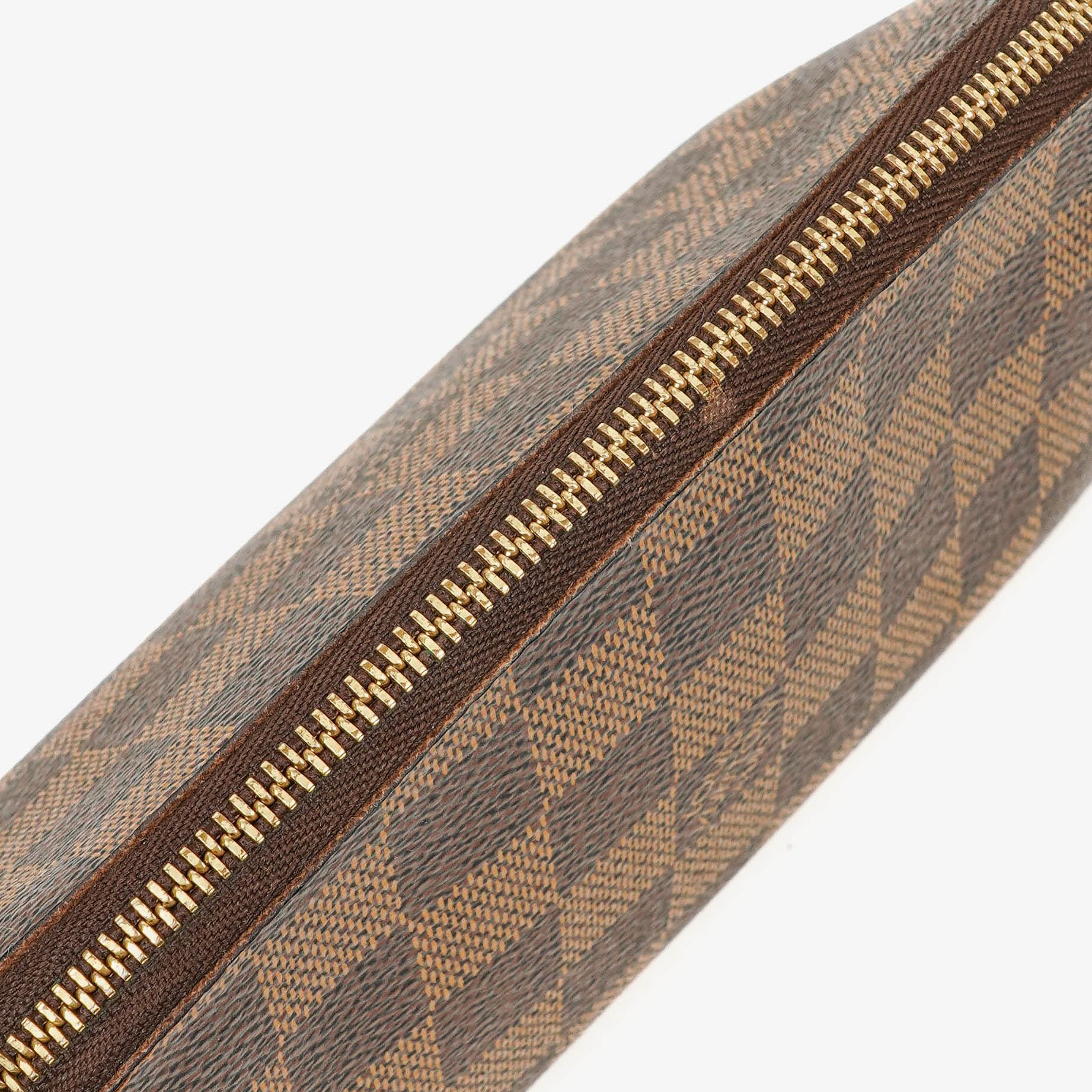 Louis Vuitton Kosmetiktasche aus Damier Ebene