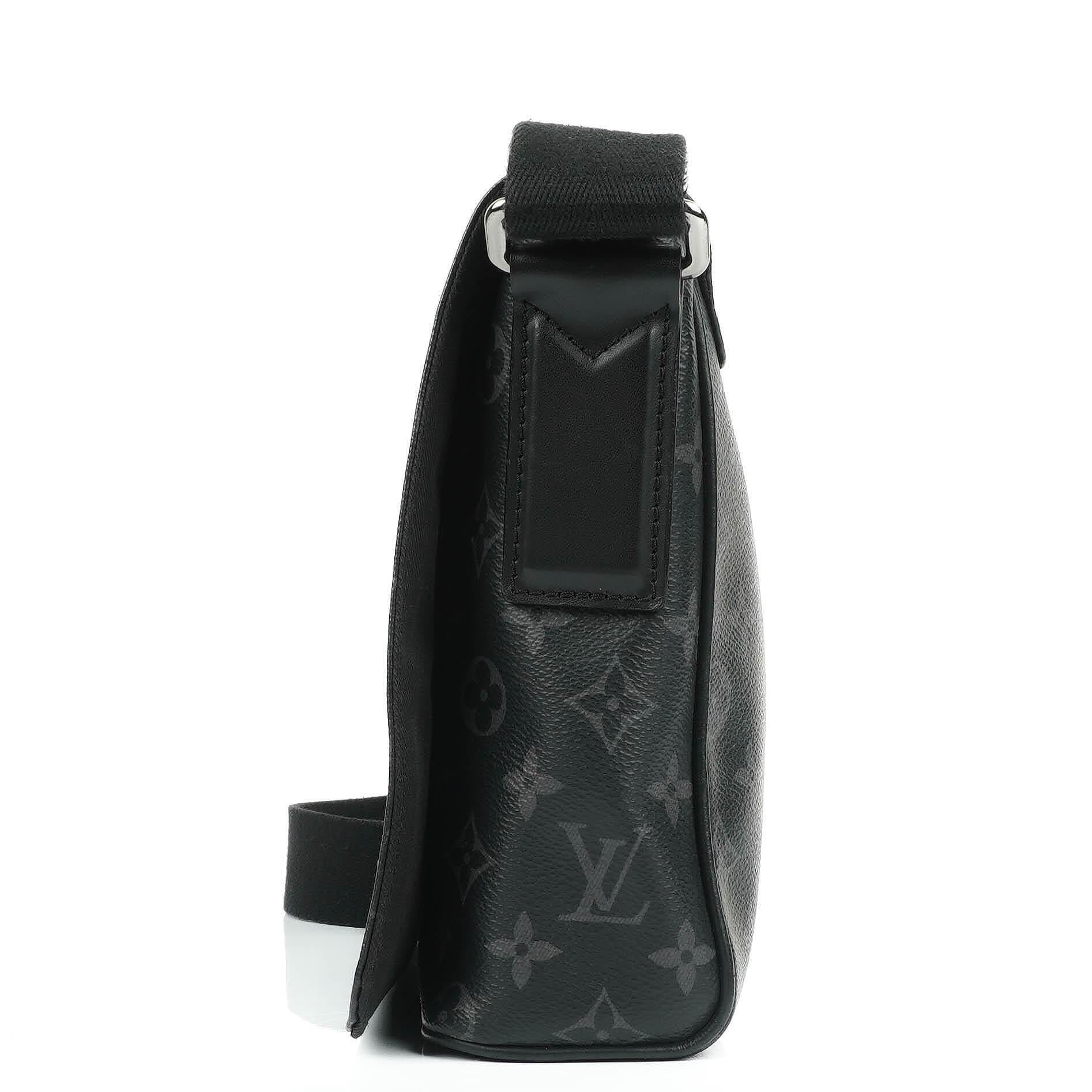 Louis Vuitton District PM Messenger Tasche in Monogram Eclipse