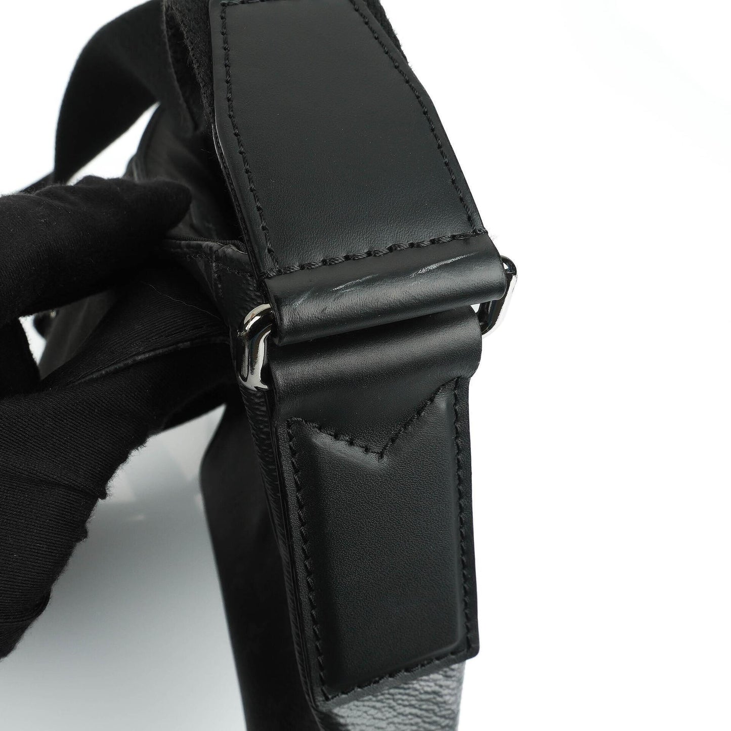 Louis Vuitton District PM Messenger Tasche in Monogram Eclipse