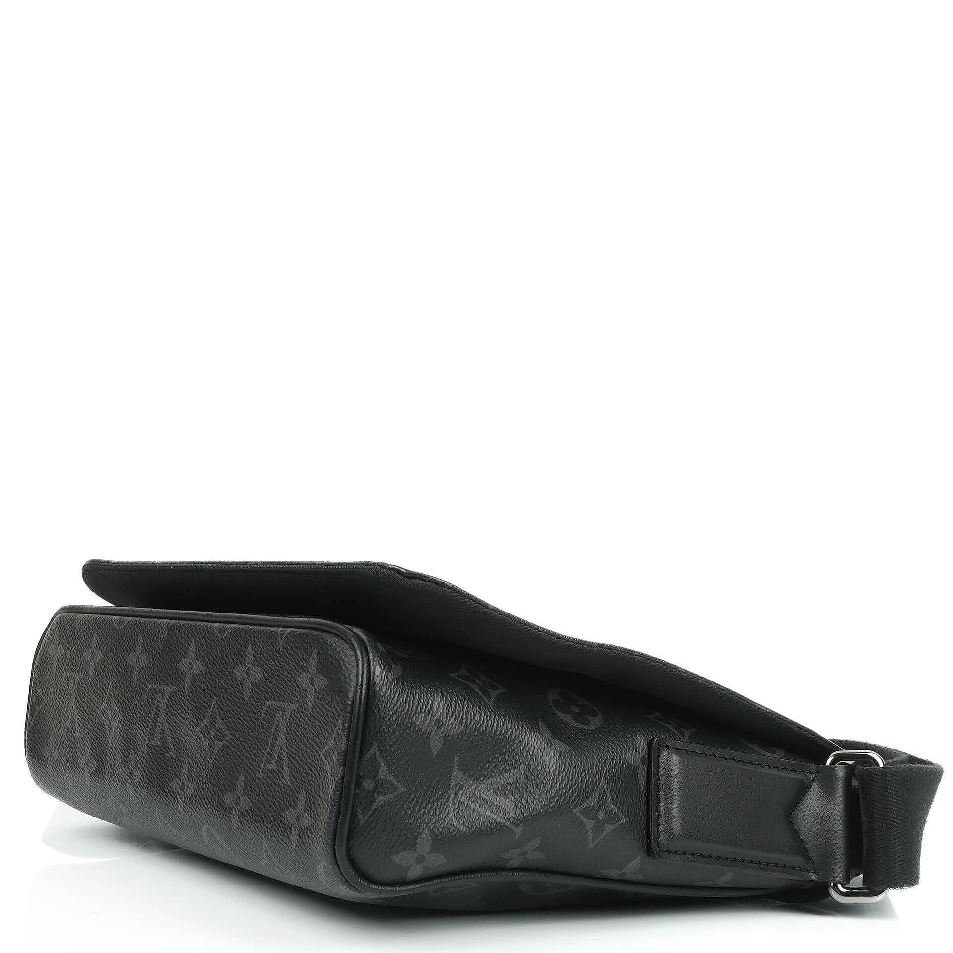 Louis Vuitton District PM Messenger Tasche in Monogram Eclipse