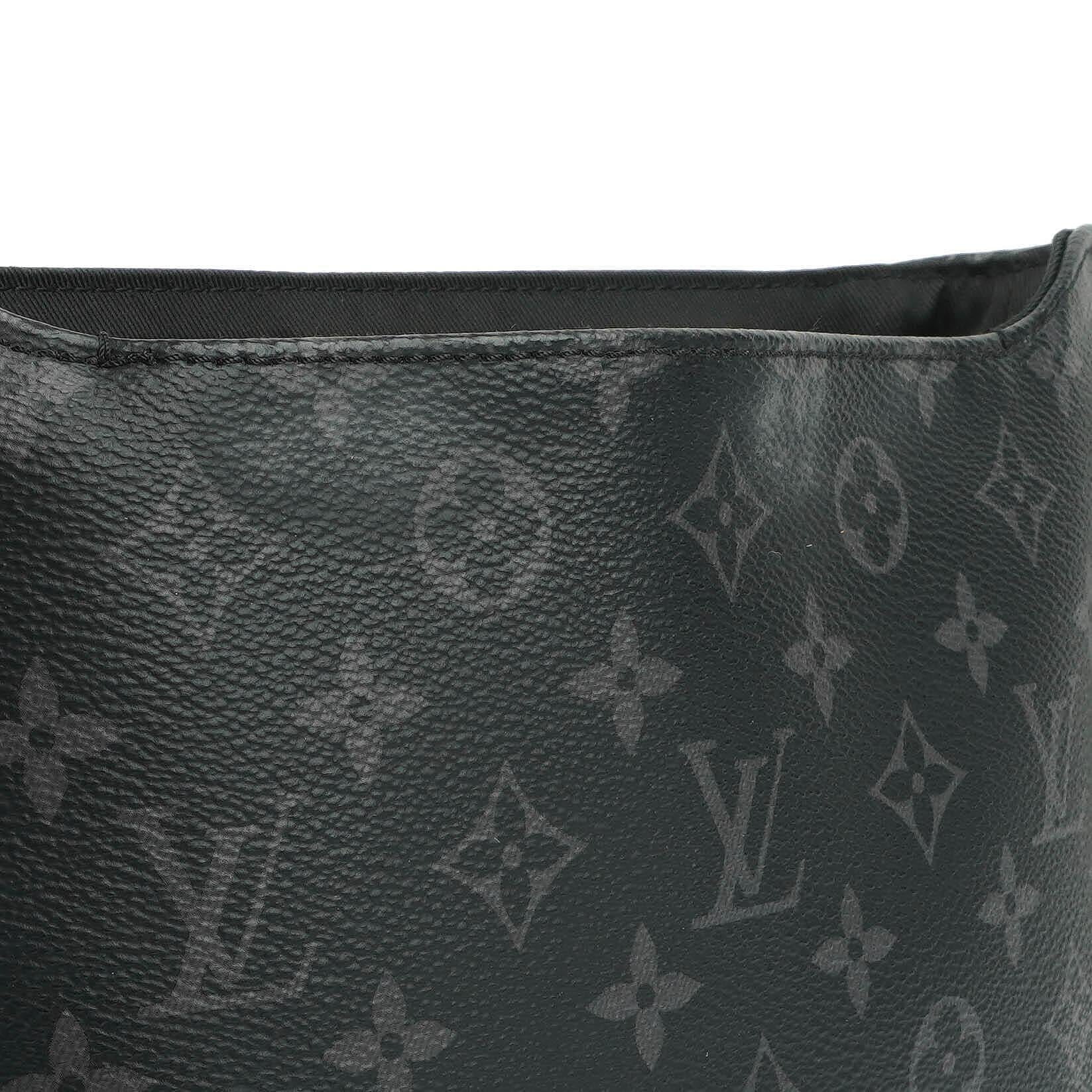 Louis Vuitton District PM Messenger Tasche in Monogram Eclipse