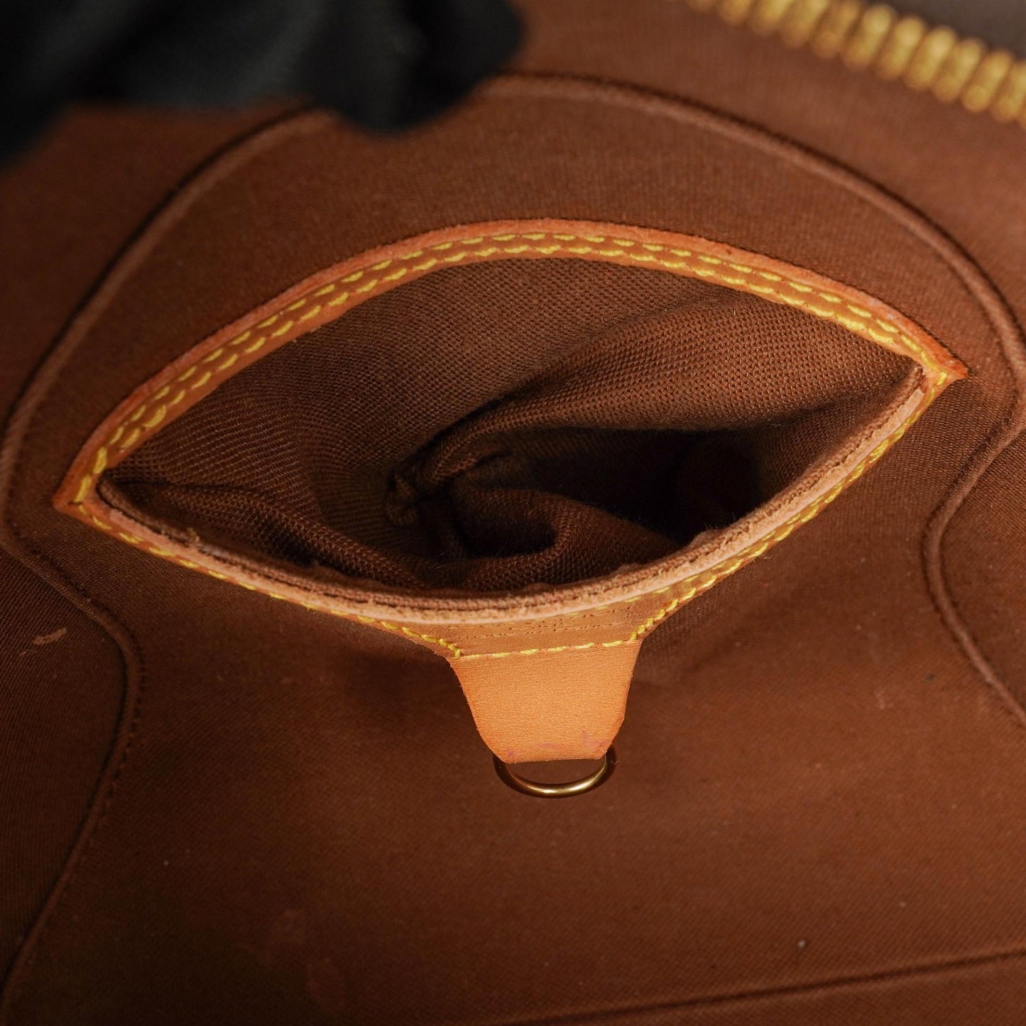 Louis Vuitton Ellipse PM Handtasche aus Monogram Canvas