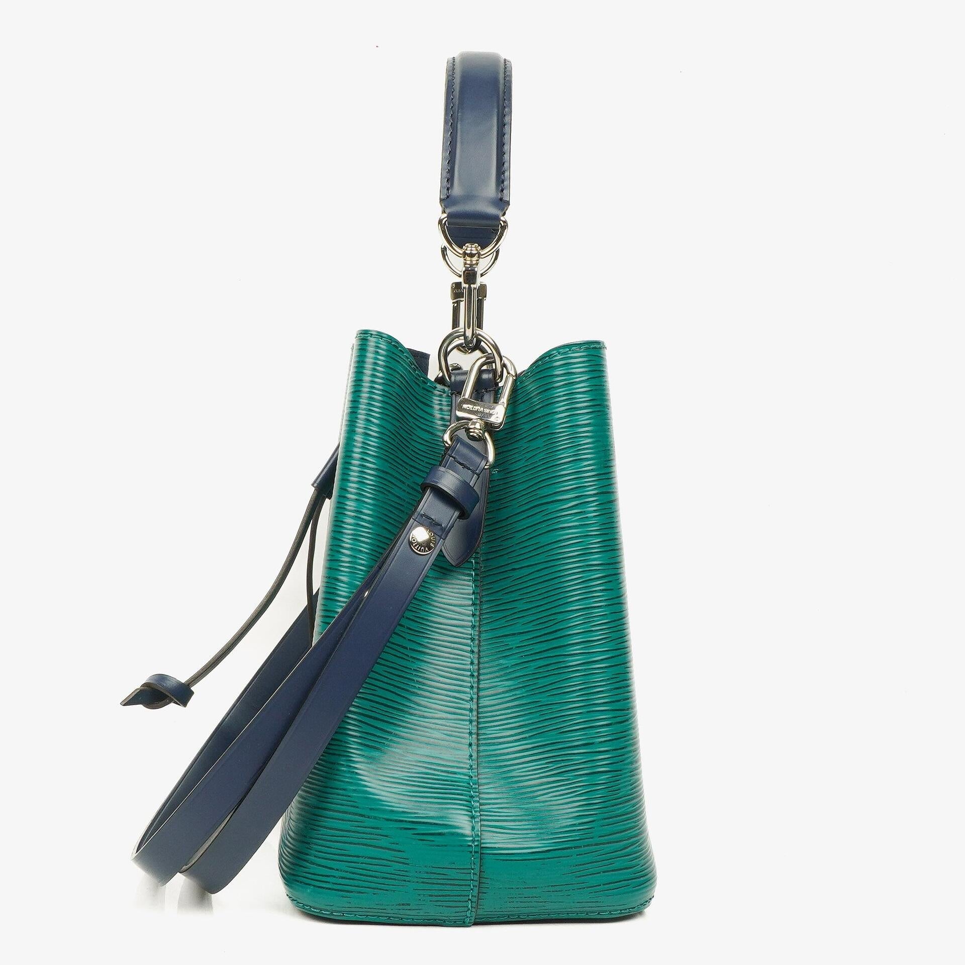 Louis Vuitton Néonoé BB Tasche aus Epi Leder in Smaragdgrün und Indigo