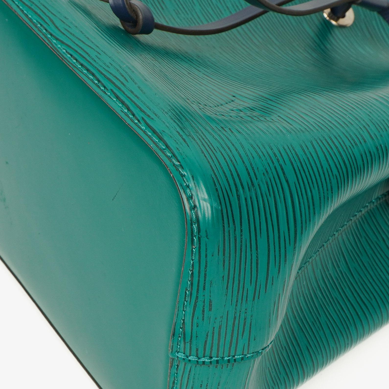 Louis Vuitton Néonoé BB Tasche aus Epi Leder in Smaragdgrün und Indigo