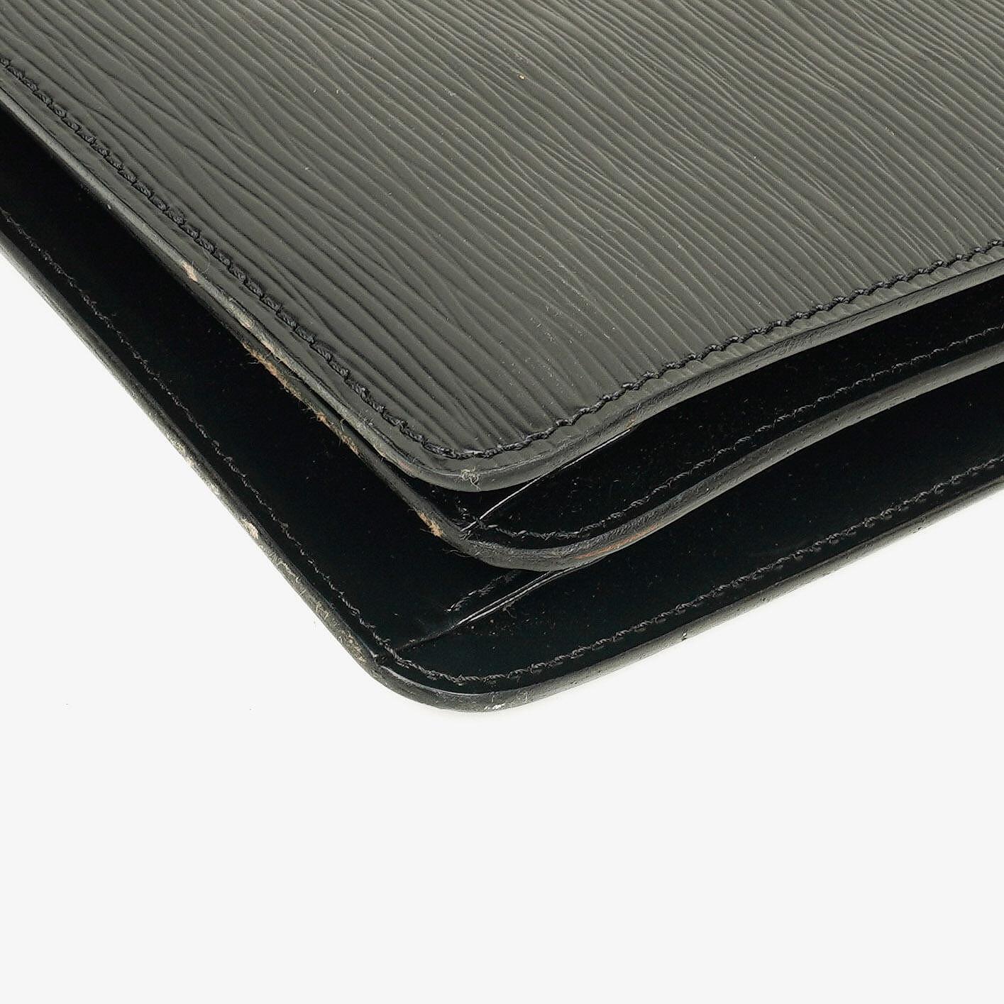 Louis Vuitton Hoche Schultertasche aus Epi-Leder in Schwarz und Rot