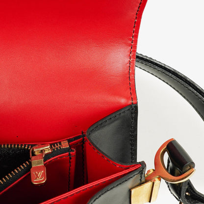 Louis Vuitton Hoche Schultertasche aus Epi-Leder in Schwarz und Rot