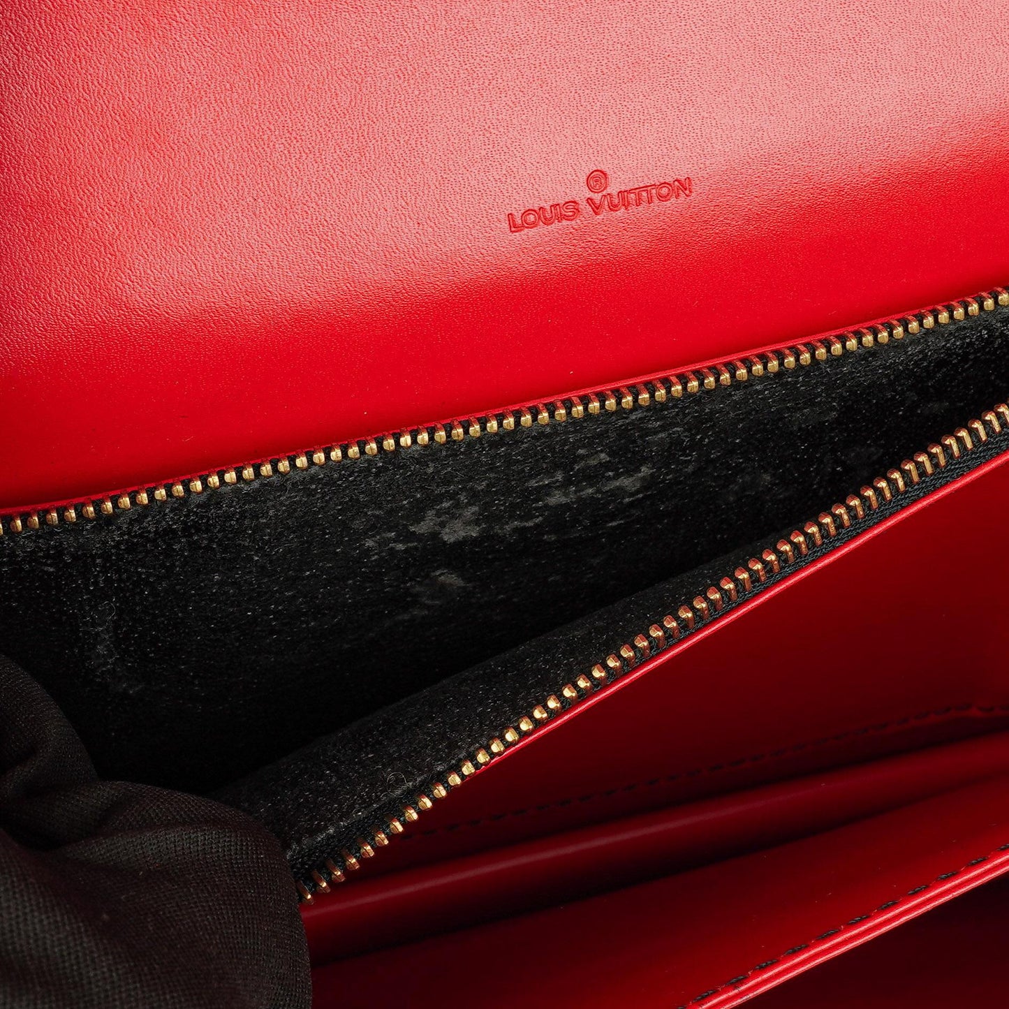 Louis Vuitton Hoche Schultertasche aus Epi-Leder in Schwarz und Rot