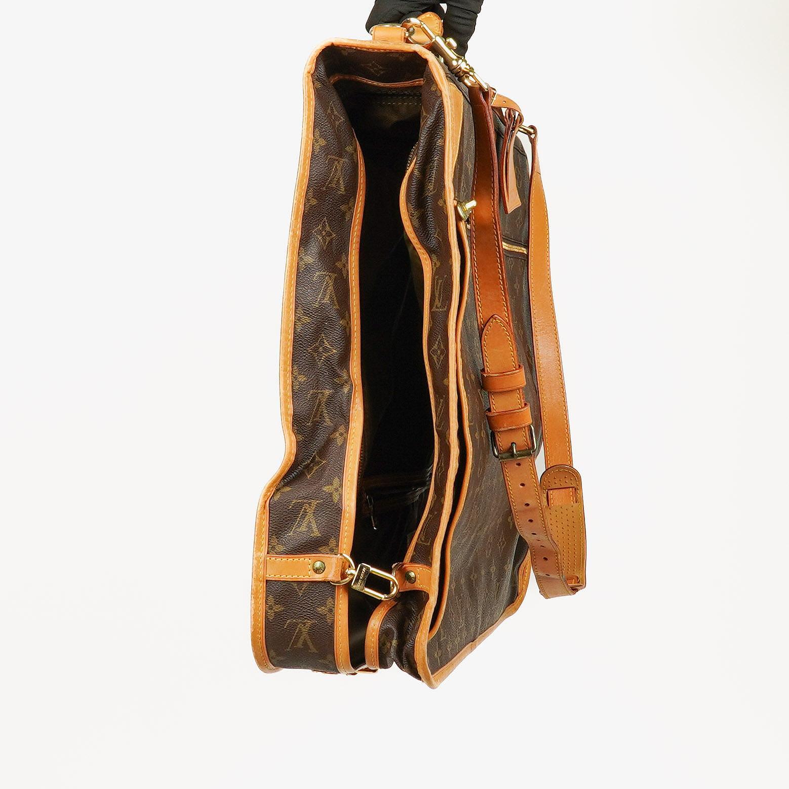 Louis Vuitton Kleidertasche aus Monogram Canvas