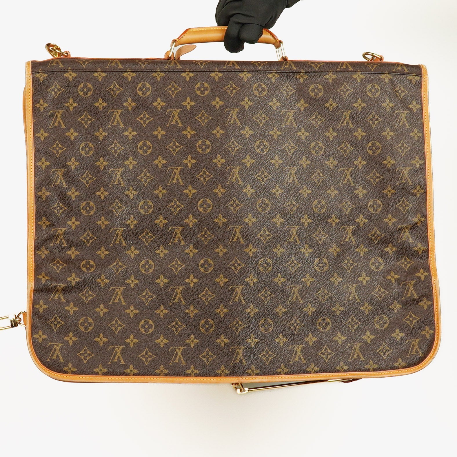 Louis Vuitton Kleidertasche aus Monogram Canvas