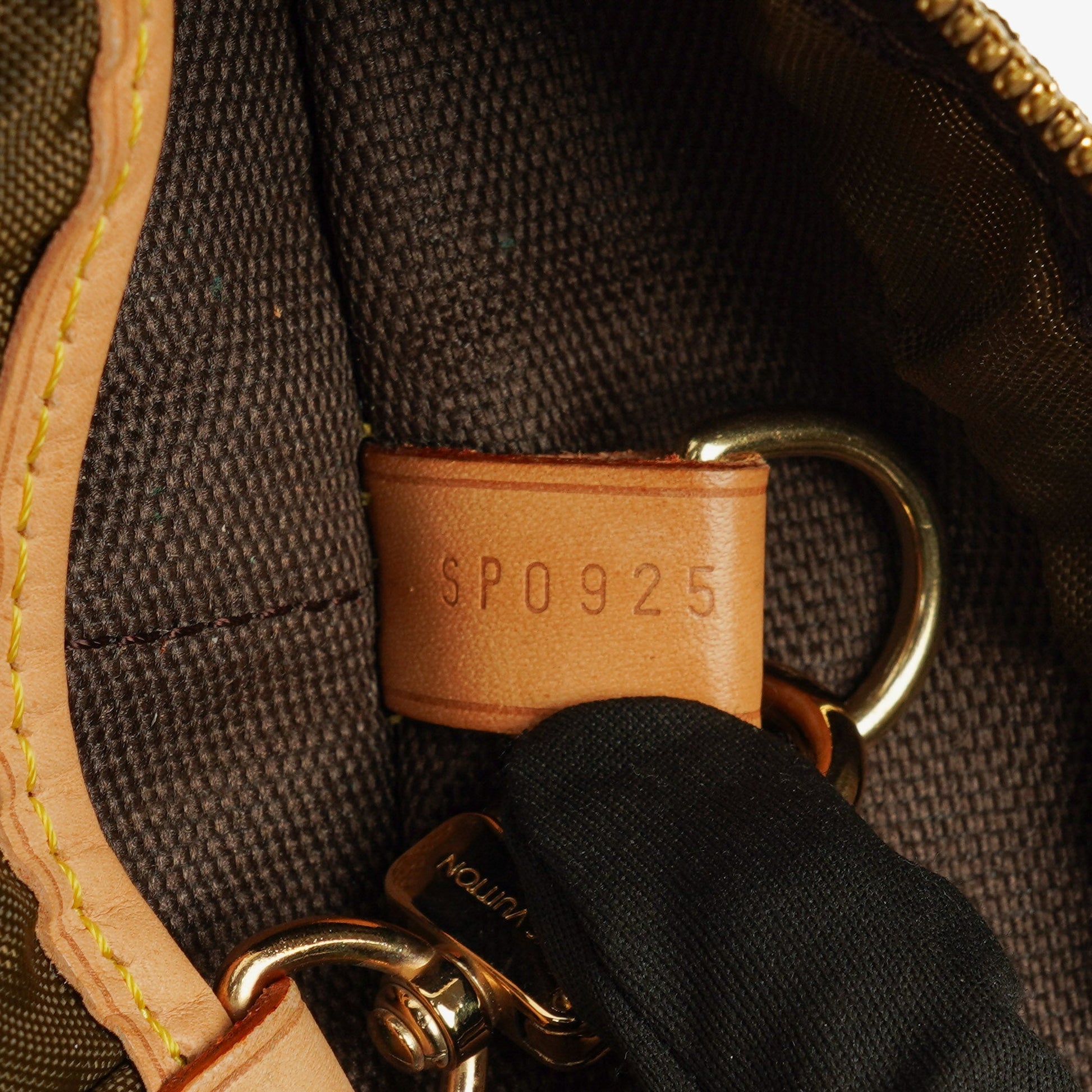 Louis Vuitton Kleidertasche aus Monogram Canvas