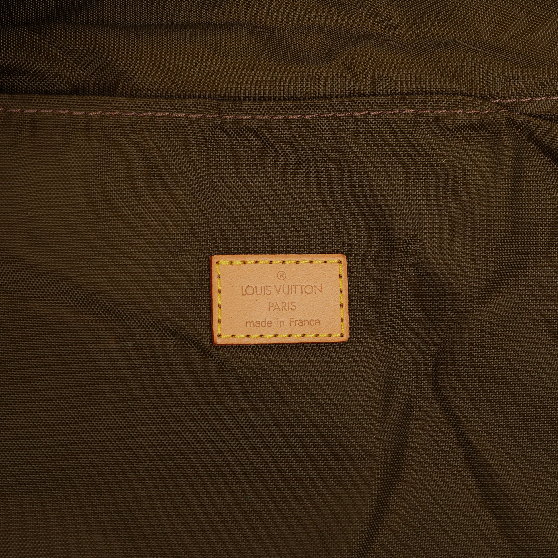 Louis Vuitton Kleidertasche aus Monogram Canvas