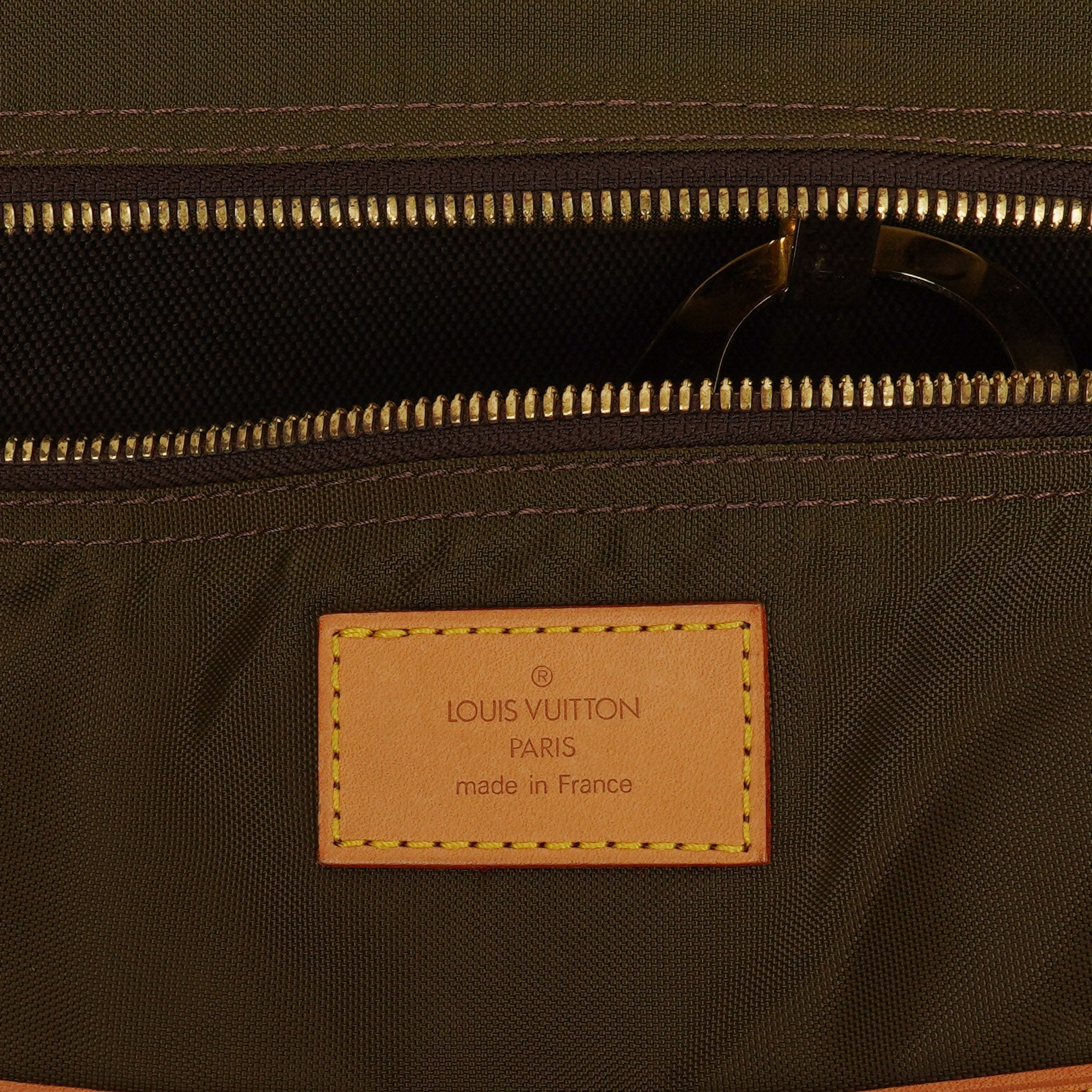 Louis Vuitton Kleidertasche aus Monogram Canvas