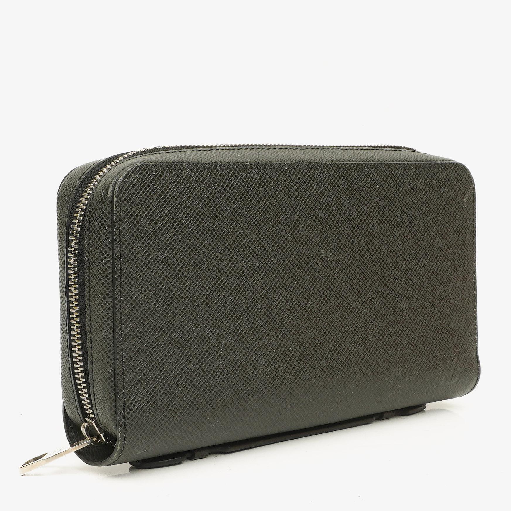 Louis Vuitton Glacier Taiga Leder Zippy XL Geldbörse