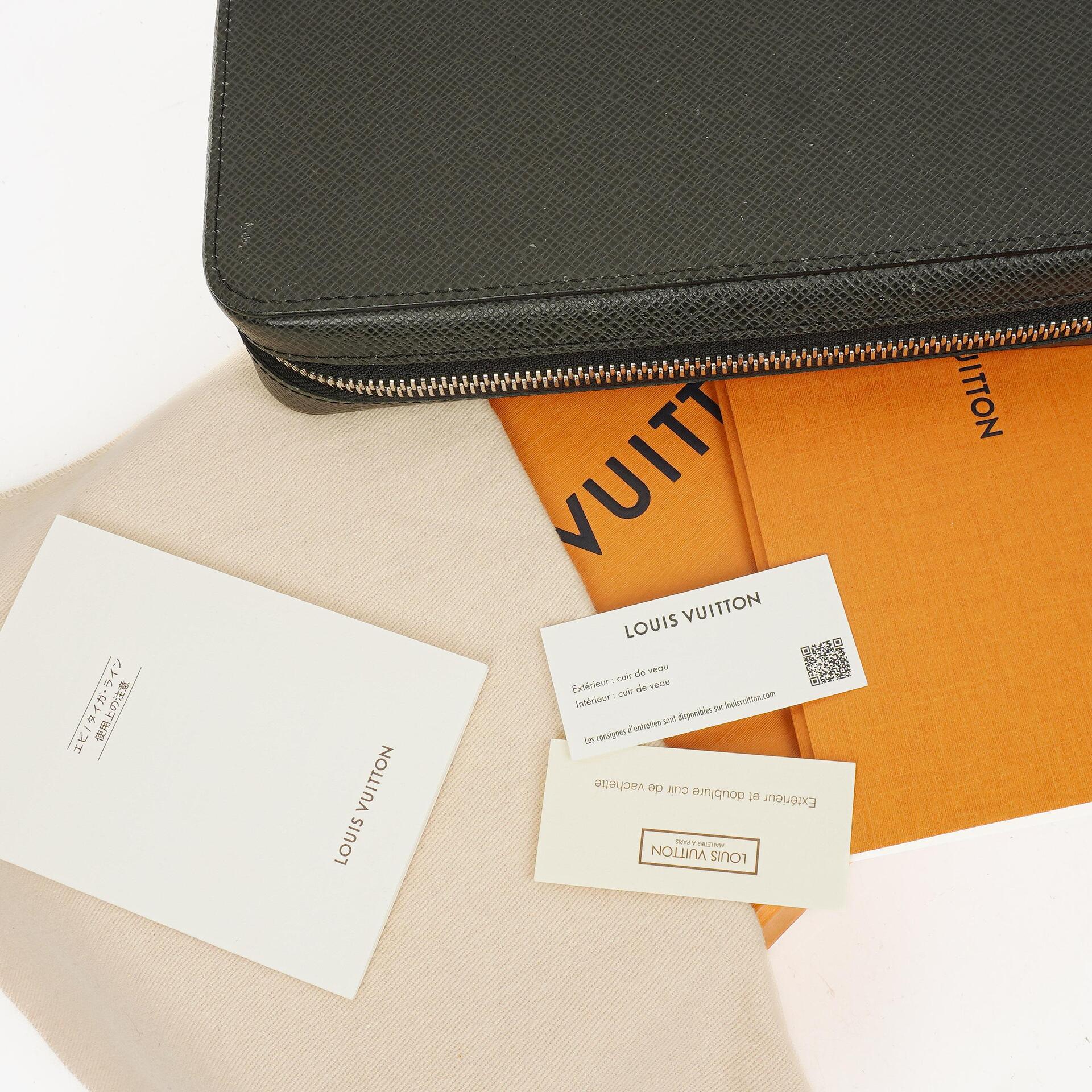 Louis Vuitton Glacier Taiga Leder Zippy XL Geldbörse