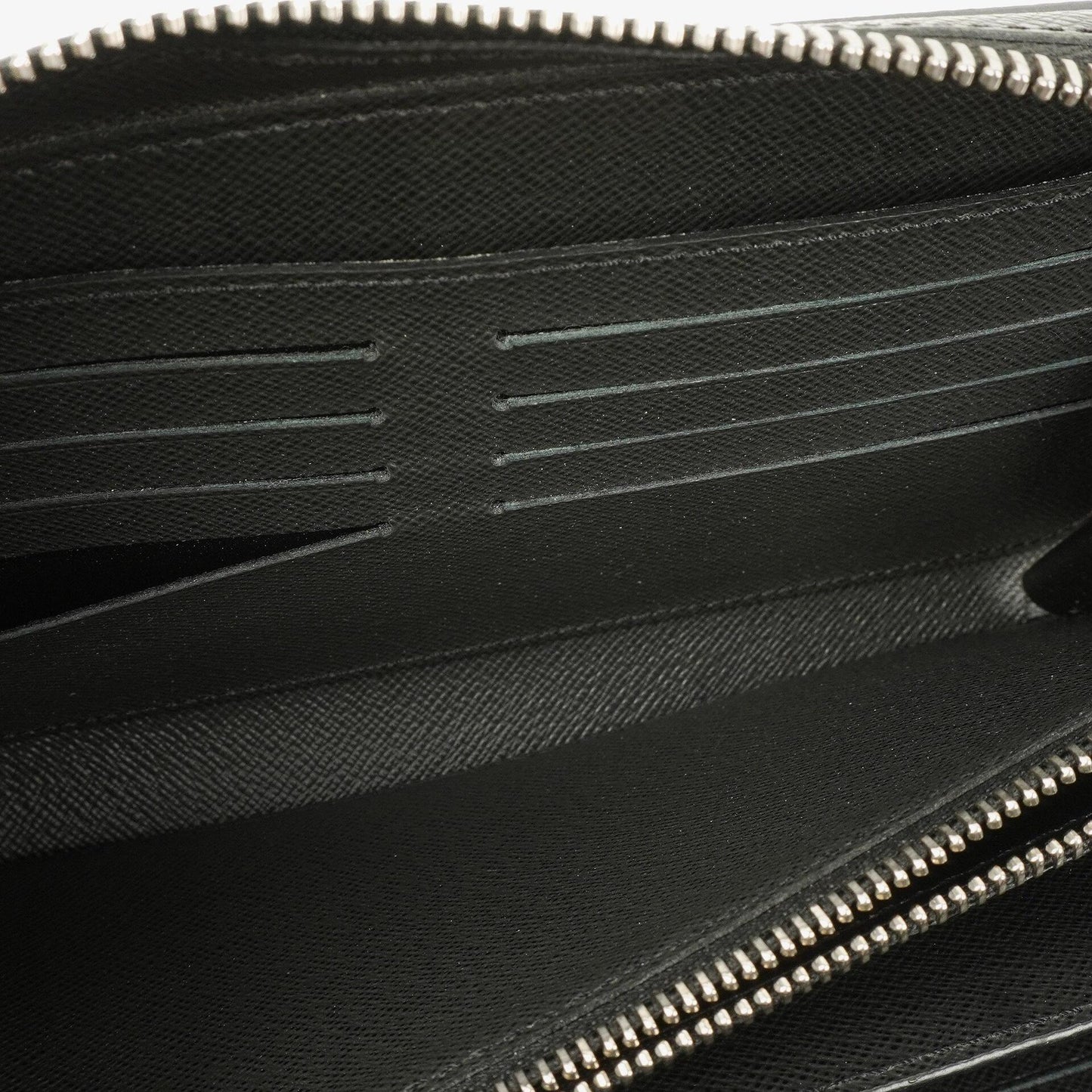 Louis Vuitton Glacier Taiga Leder Zippy XL Geldbörse