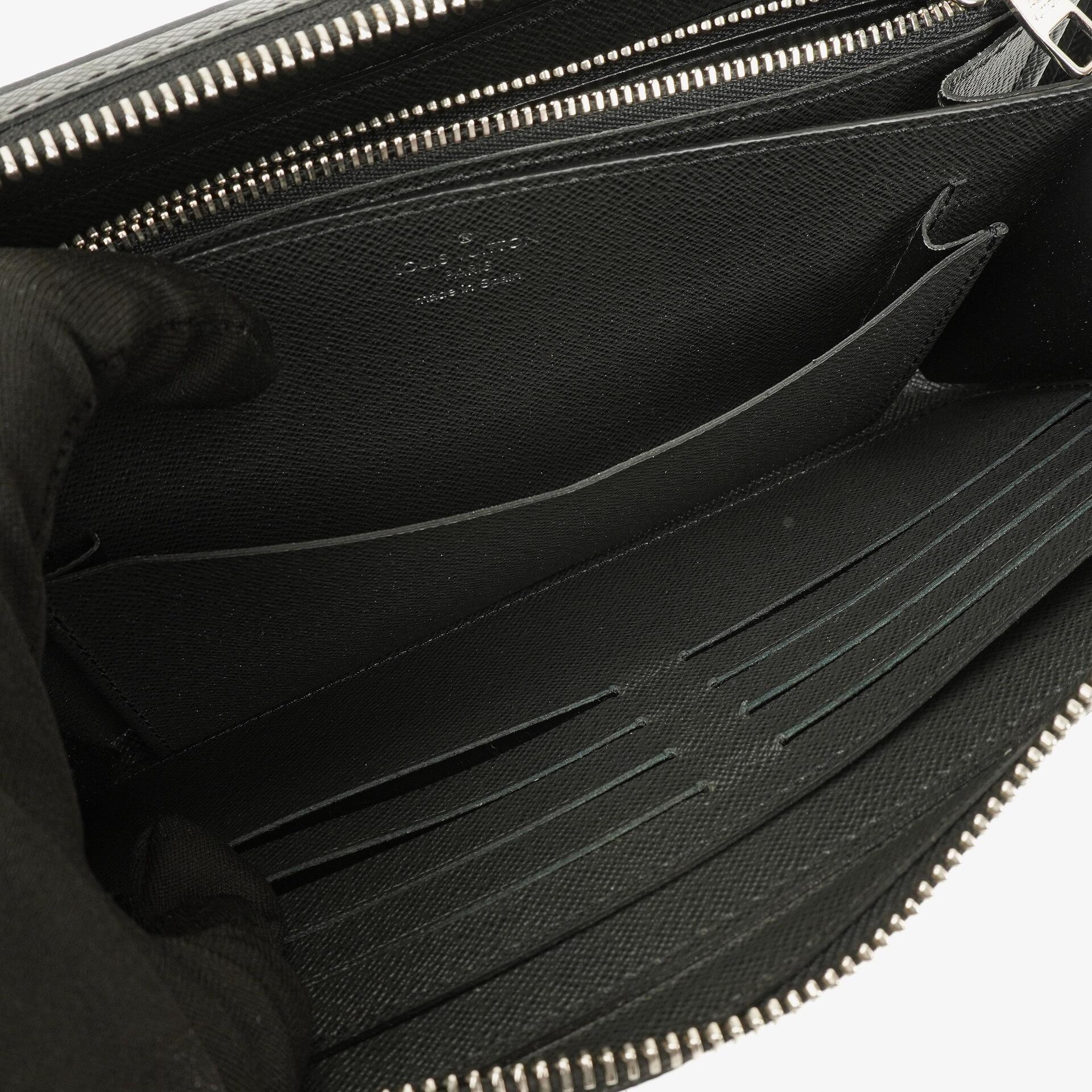Louis Vuitton Glacier Taiga Leder Zippy XL Geldbörse