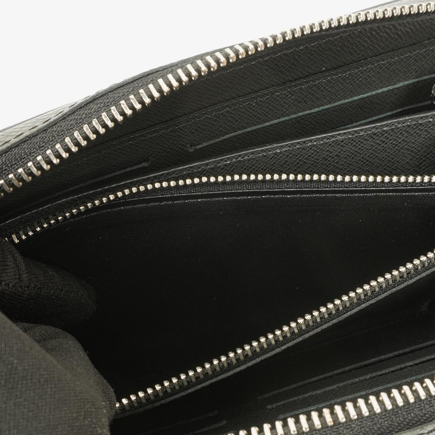 Louis Vuitton Glacier Taiga Leder Zippy XL Geldbörse