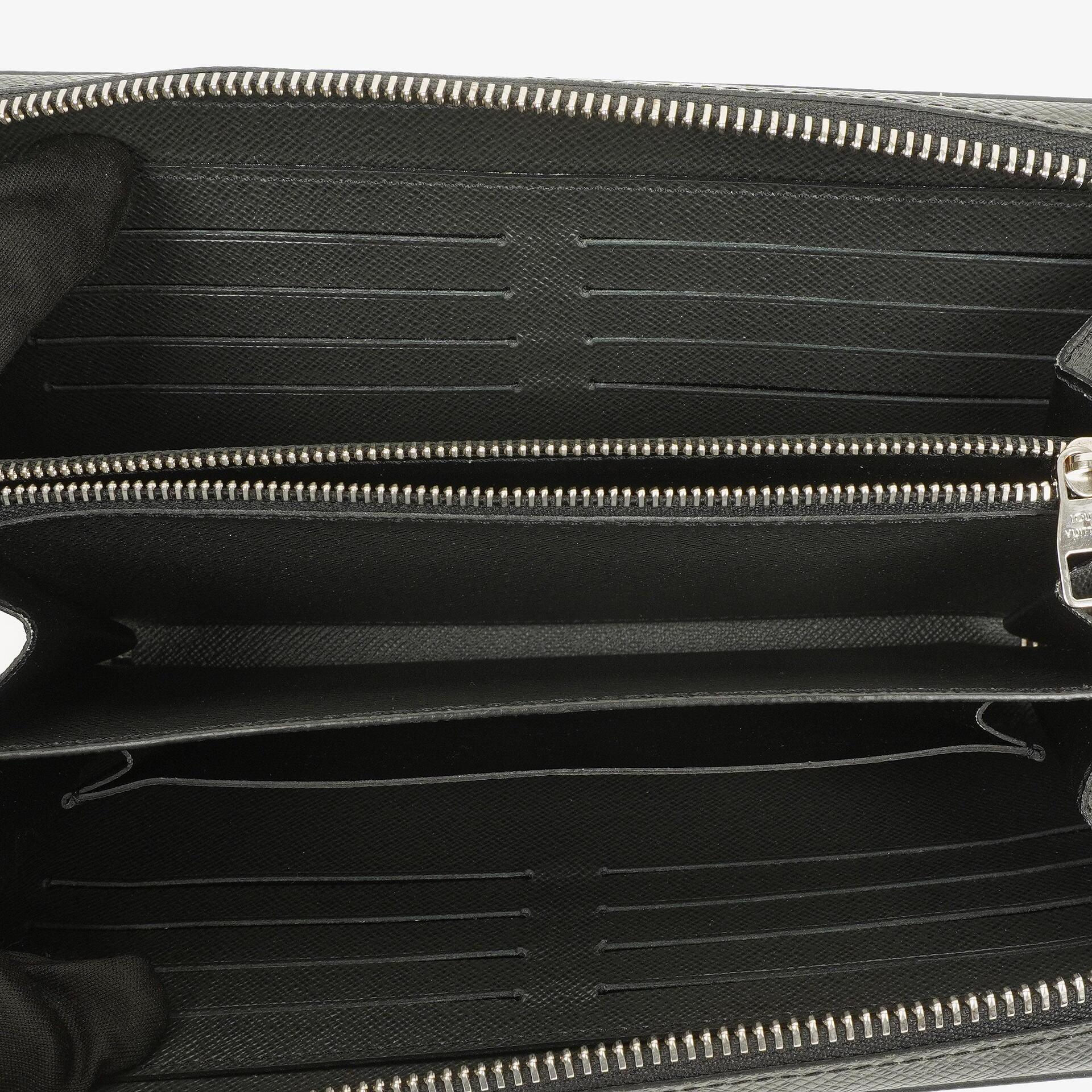 Louis Vuitton Glacier Taiga Leder Zippy XL Geldbörse