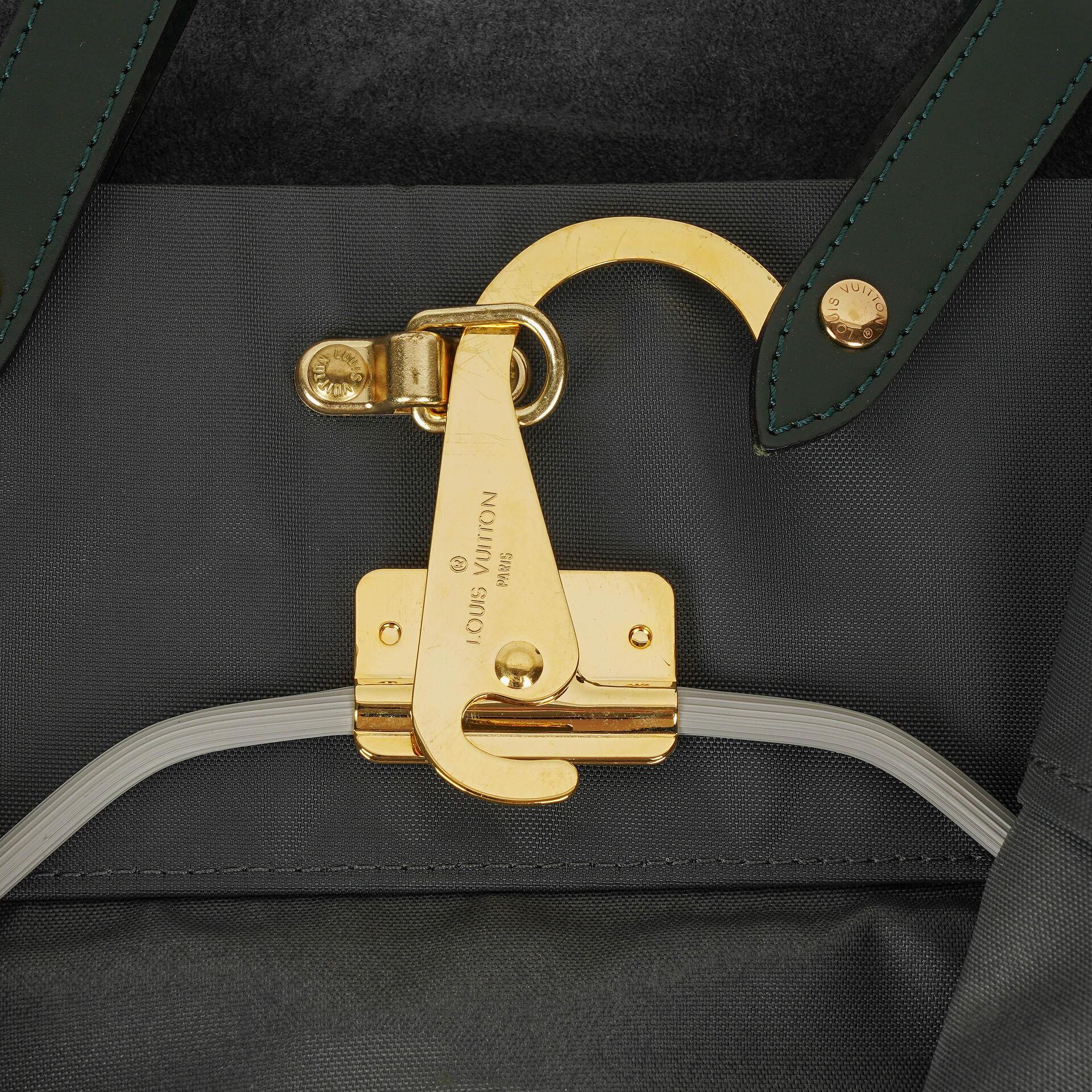 Louis Vuitton Helanga 1 Poche Reisetasche aus Epicea Taiga Leder