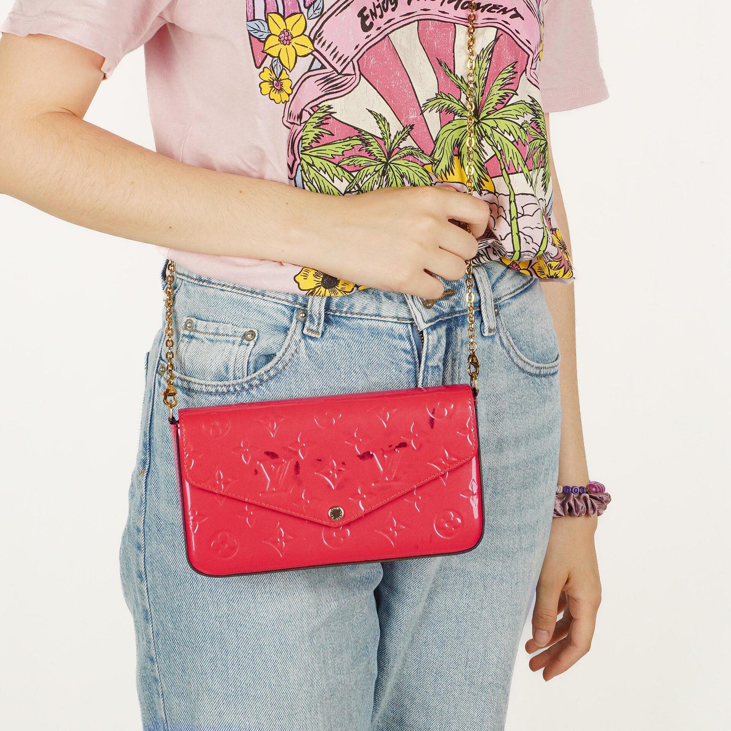 Louis Vuitton Felicie Pochette Kettenbörse aus knallpinkem Vernis