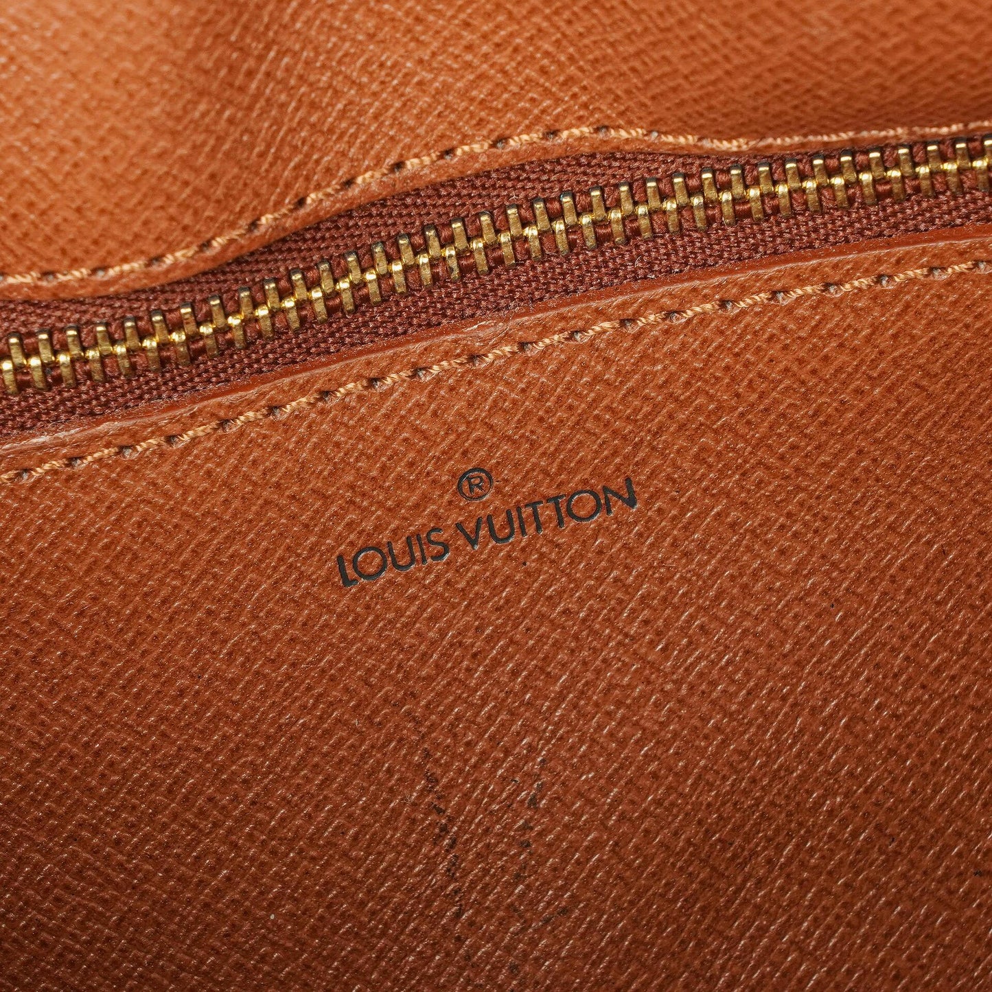 Louis Vuitton Jeune Fille MM Umhängetasche aus Monogram Canvas