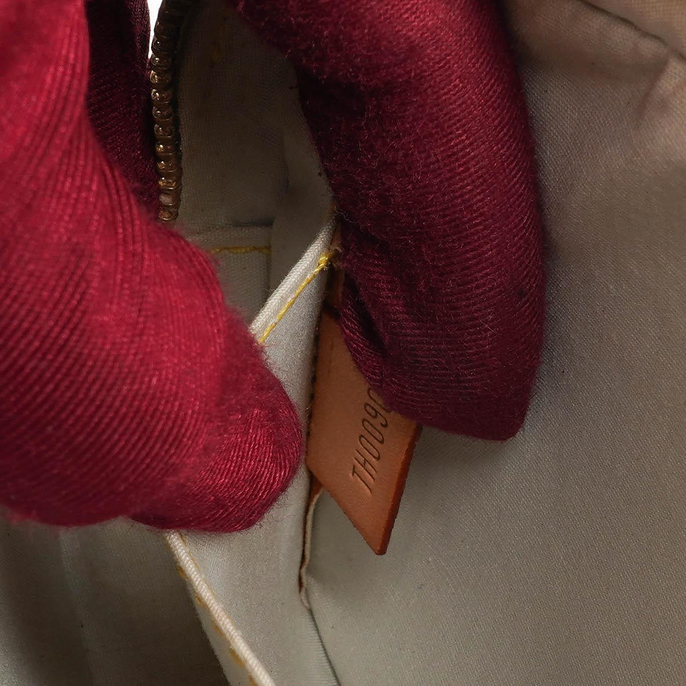 Louis Vuitton Juliette Umhängetasche in Monogram Mini Lin
