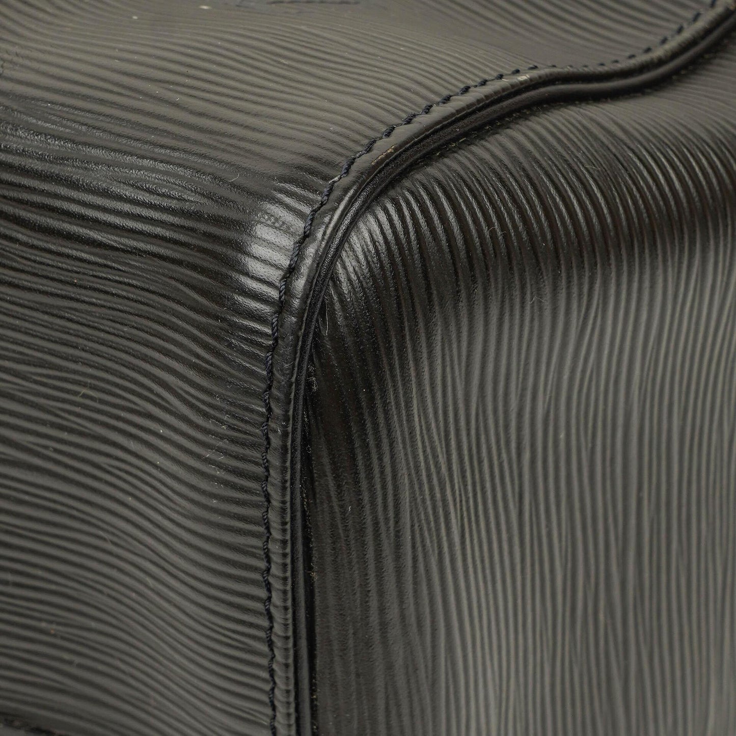 Louis Vuitton Keepall 45 Reisetasche aus schwarzem Epi-Leder