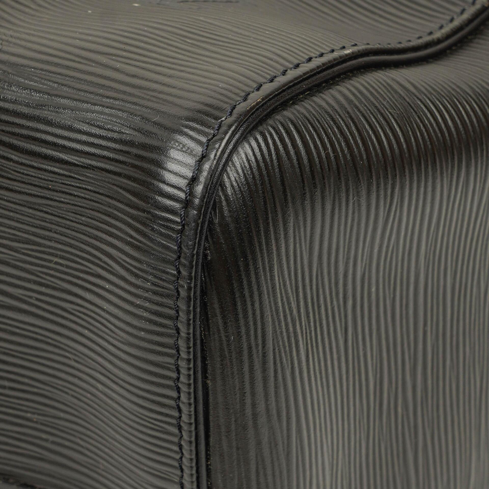 Louis Vuitton Keepall 45 Reisetasche aus schwarzem Epi-Leder