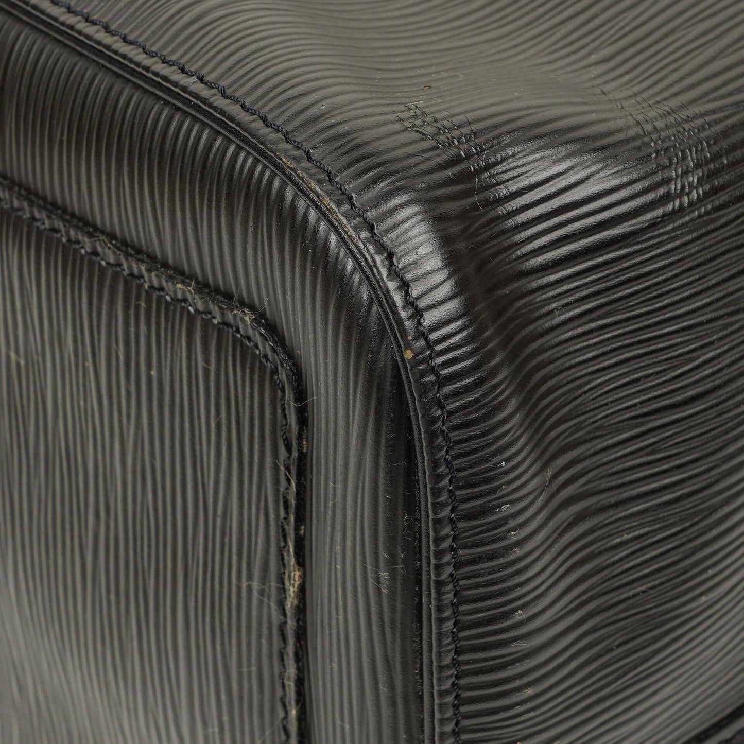 Louis Vuitton Keepall 45 Reisetasche aus schwarzem Epi-Leder