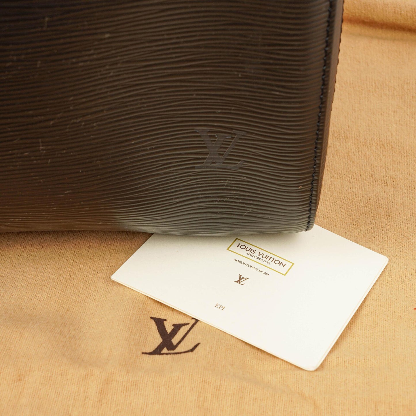 Louis Vuitton Keepall 45 Reisetasche aus schwarzem Epi-Leder
