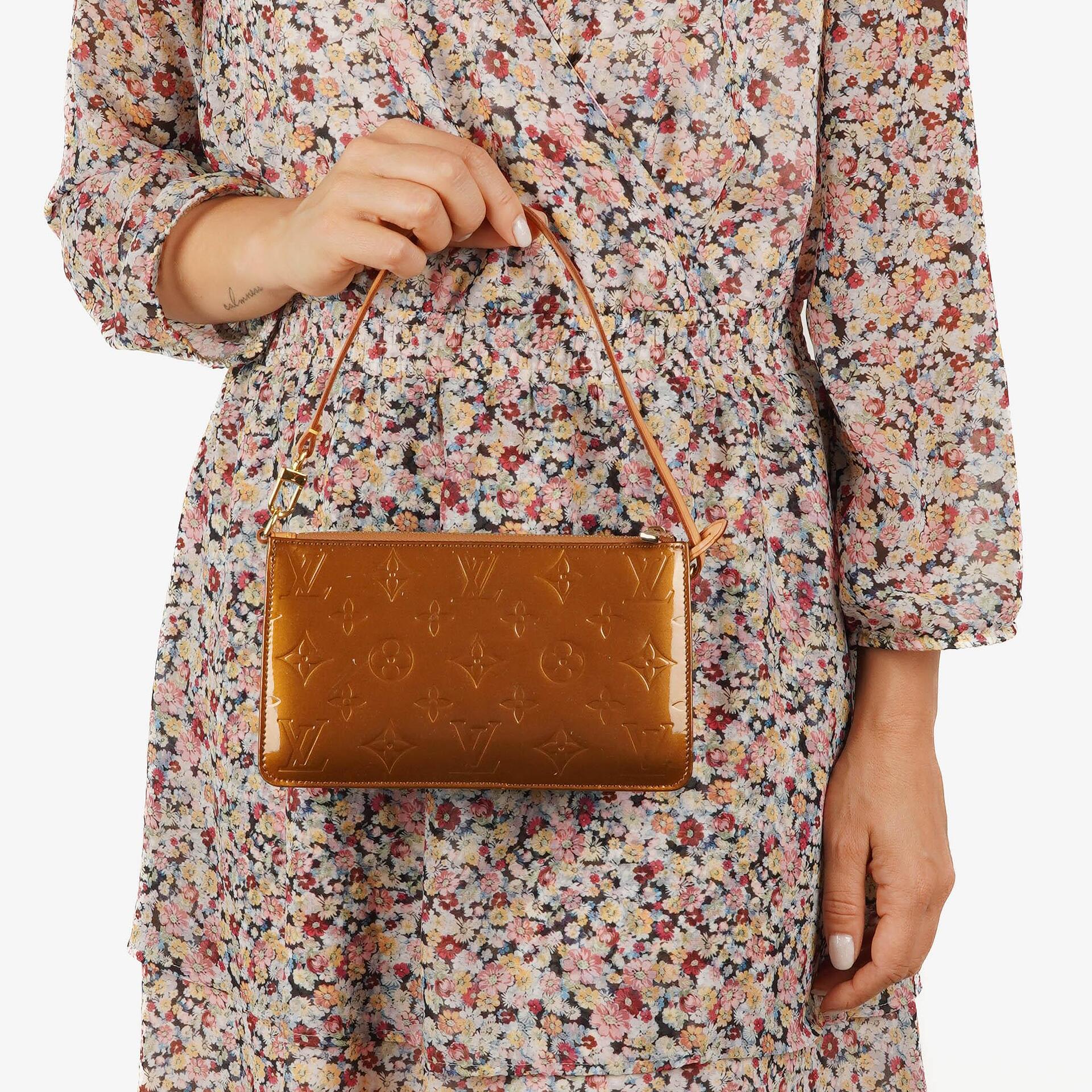 Louis Vuitton Lexington Bronze Monogram Vernis Clutch Handtasche