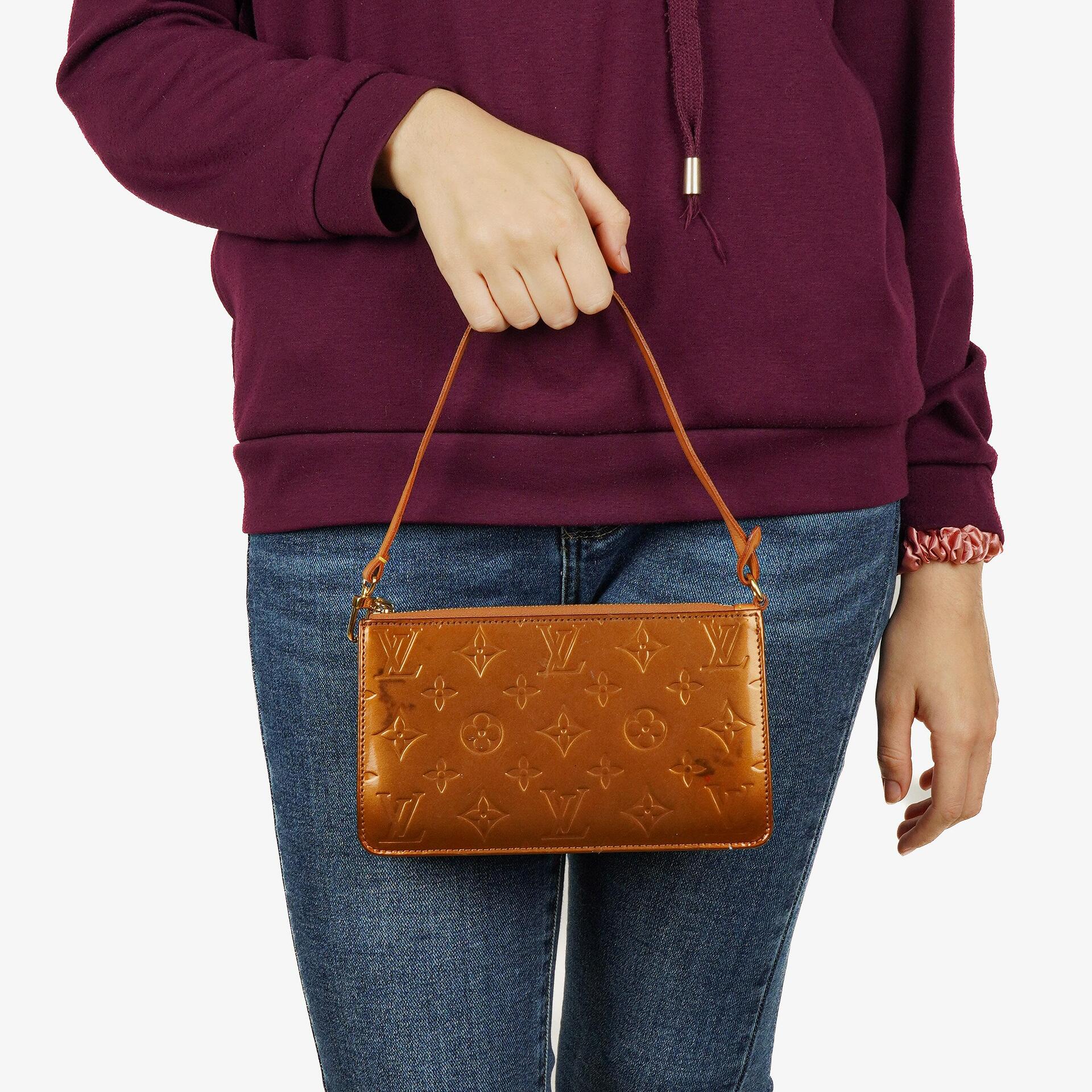 Louis Vuitton Lexington Clutch Tasche aus braunem Monogram Vernis