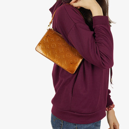 Louis Vuitton Lexington Clutch Tasche aus braunem Monogram Vernis