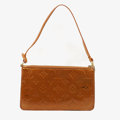 Louis Vuitton Lexington Clutch Tasche aus braunem Monogram Vernis