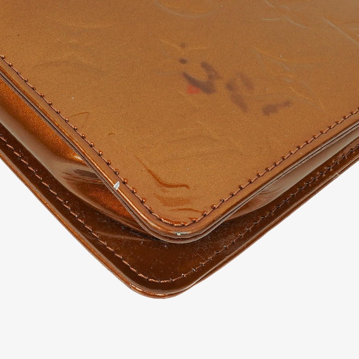 Louis Vuitton Lexington Clutch Tasche aus braunem Monogram Vernis