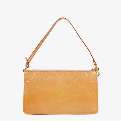Louis Vuitton Lexington Clutch-Handtasche aus Monogram Vernis
