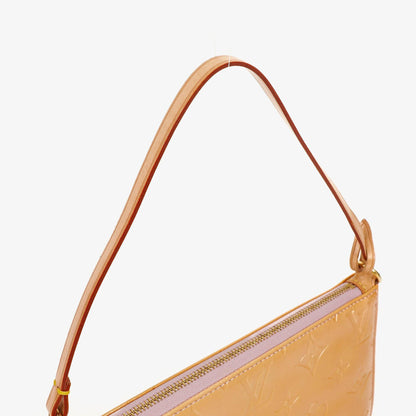Louis Vuitton Lexington Clutch-Handtasche aus Monogram Vernis