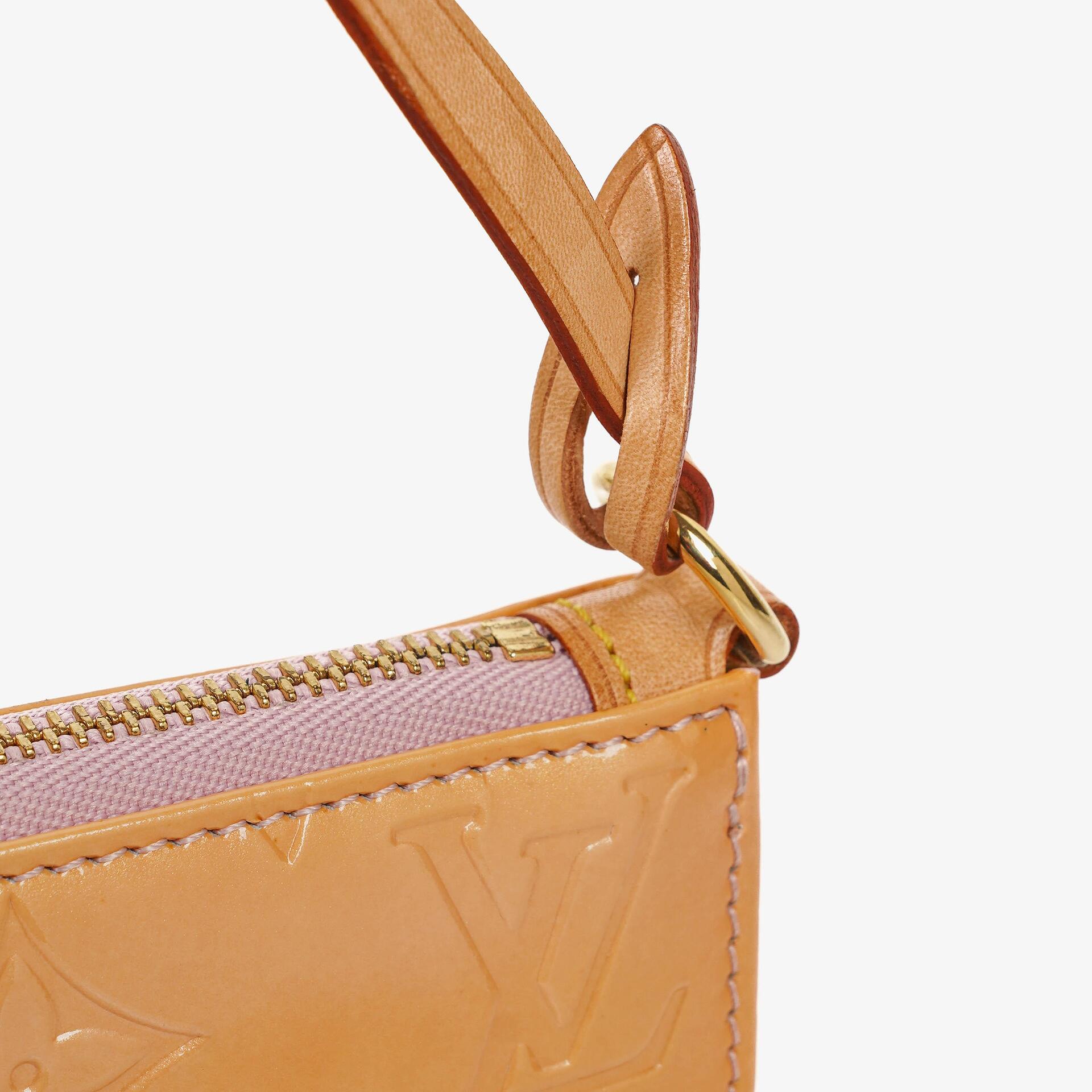 Louis Vuitton Lexington Clutch-Handtasche aus Monogram Vernis