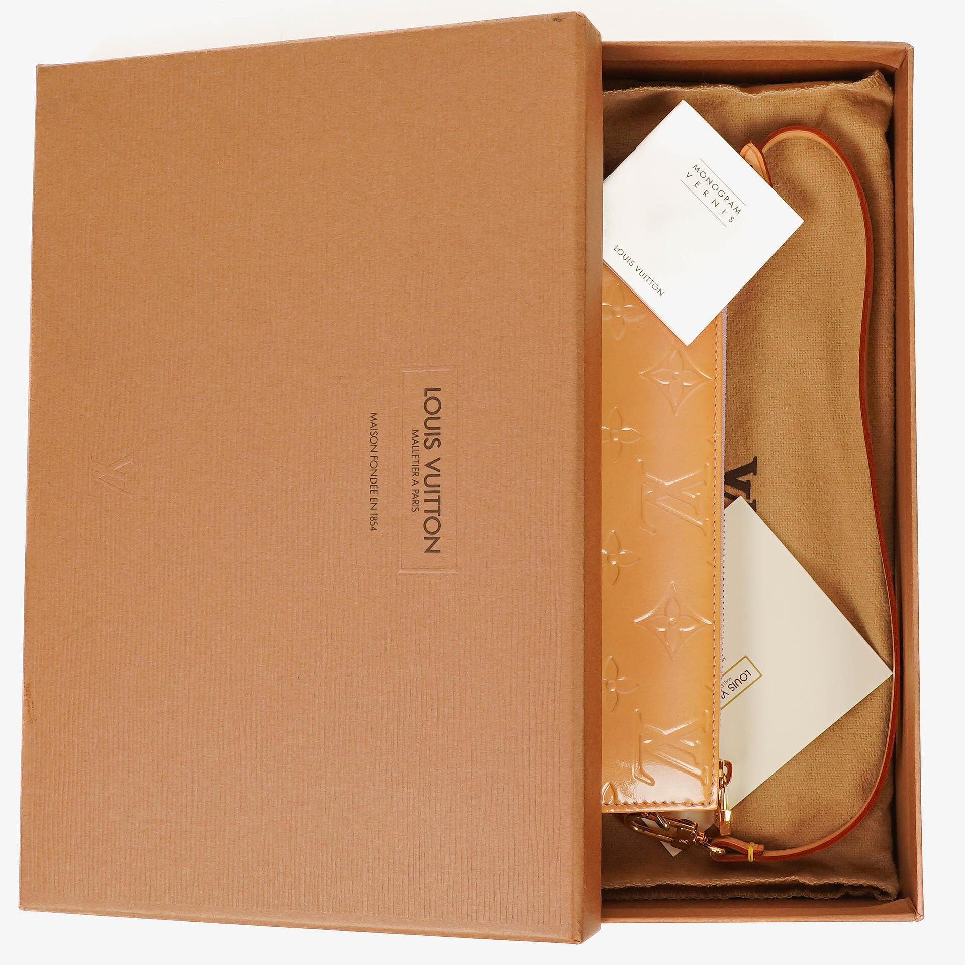 Louis Vuitton Lexington Clutch-Handtasche aus Monogram Vernis